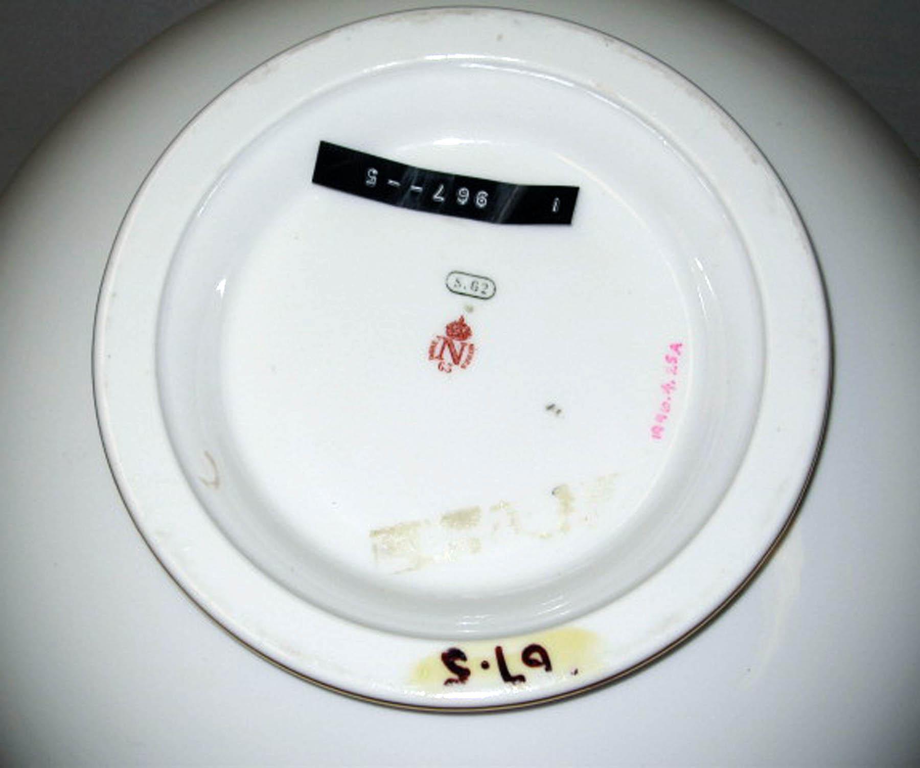 1996.0004.025 A Sèvres porcelain tureen (underside)
