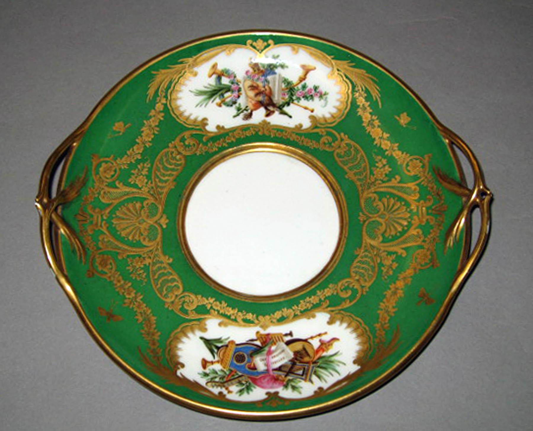 1996.0004.026 C Sèvres porcelain tureen stand
