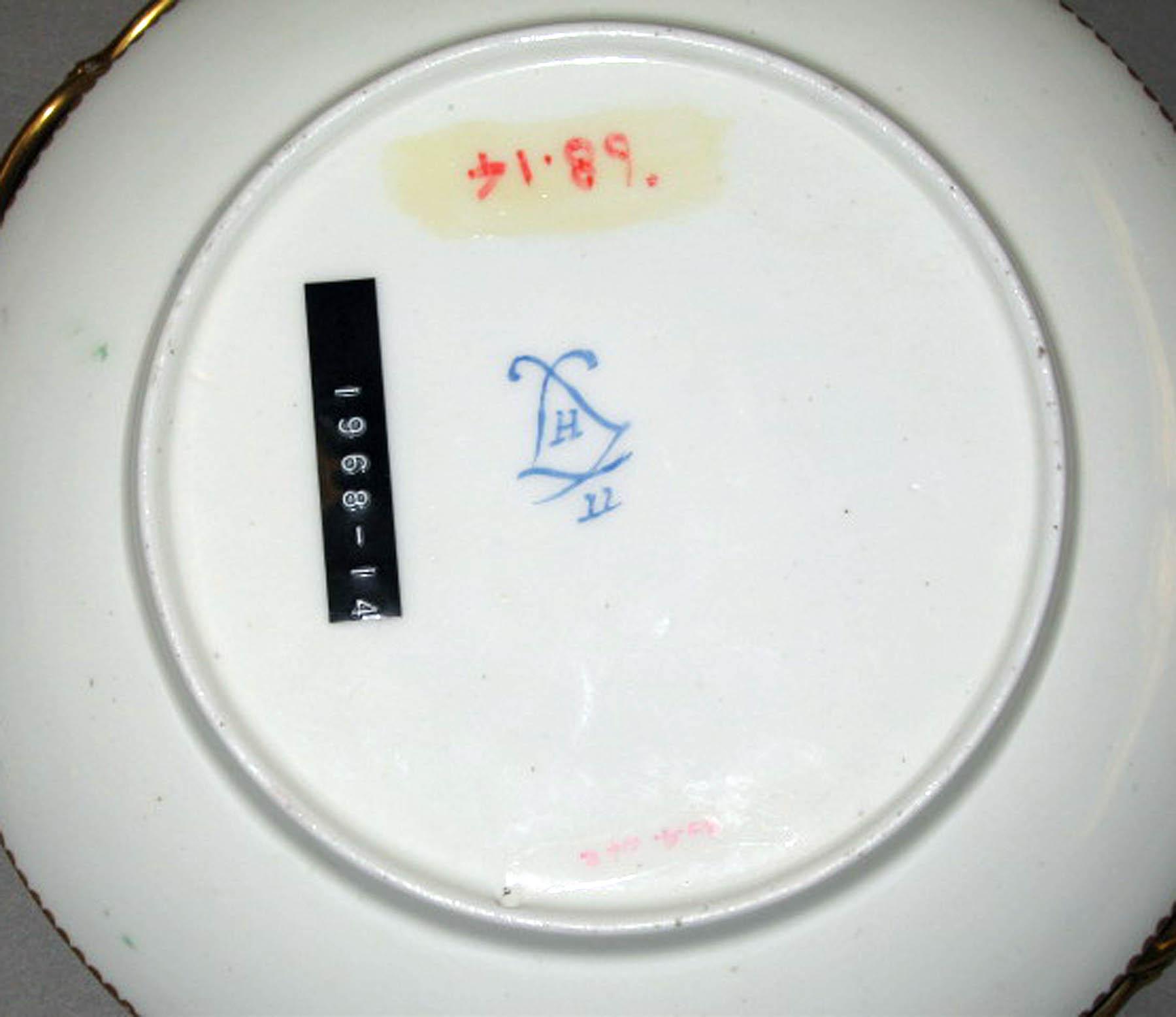 1996.0004.026 C Sèvres porcelain tureen stand (underside)