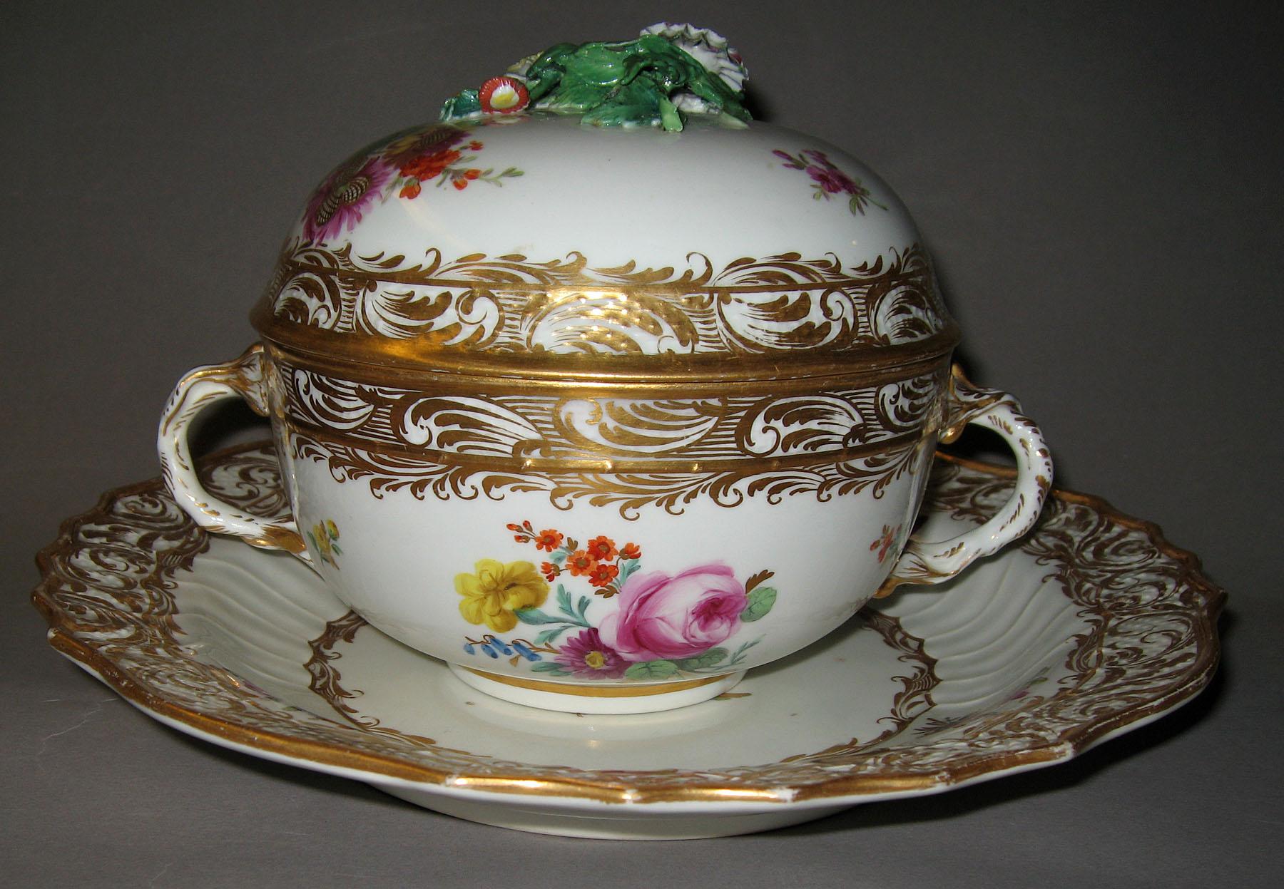 1996.0004.029 A-C Soup bowl, cover and stand