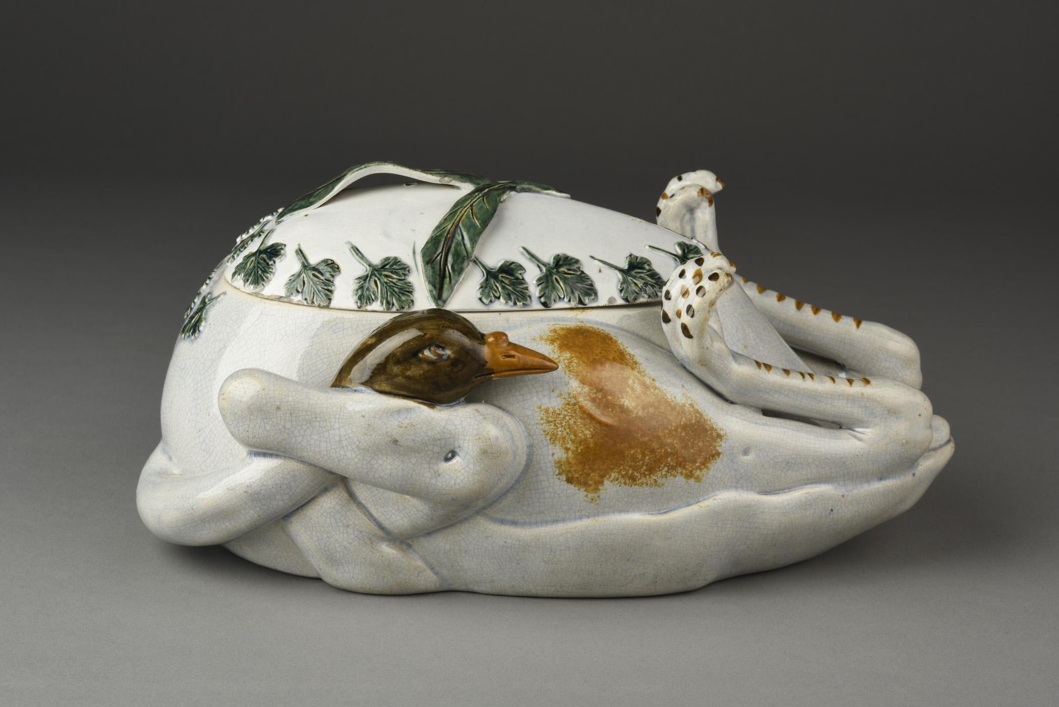 1996.0004.032 A Tureen, B Lid, view 2