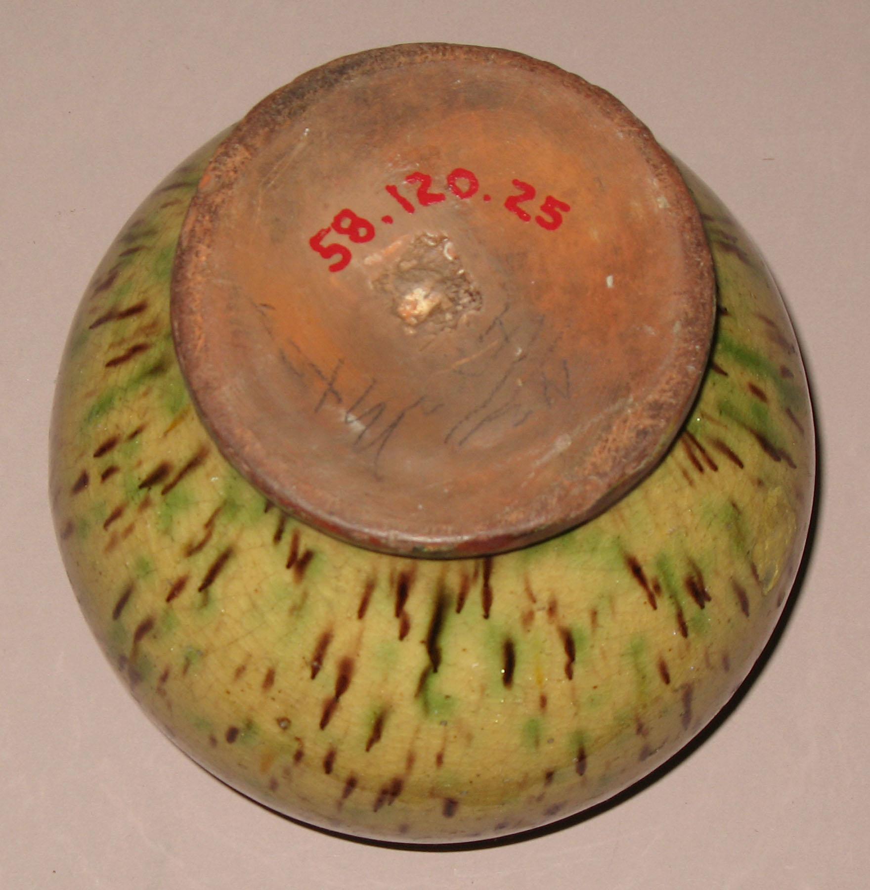 1958.0120.025 Slipware jar (bottom)