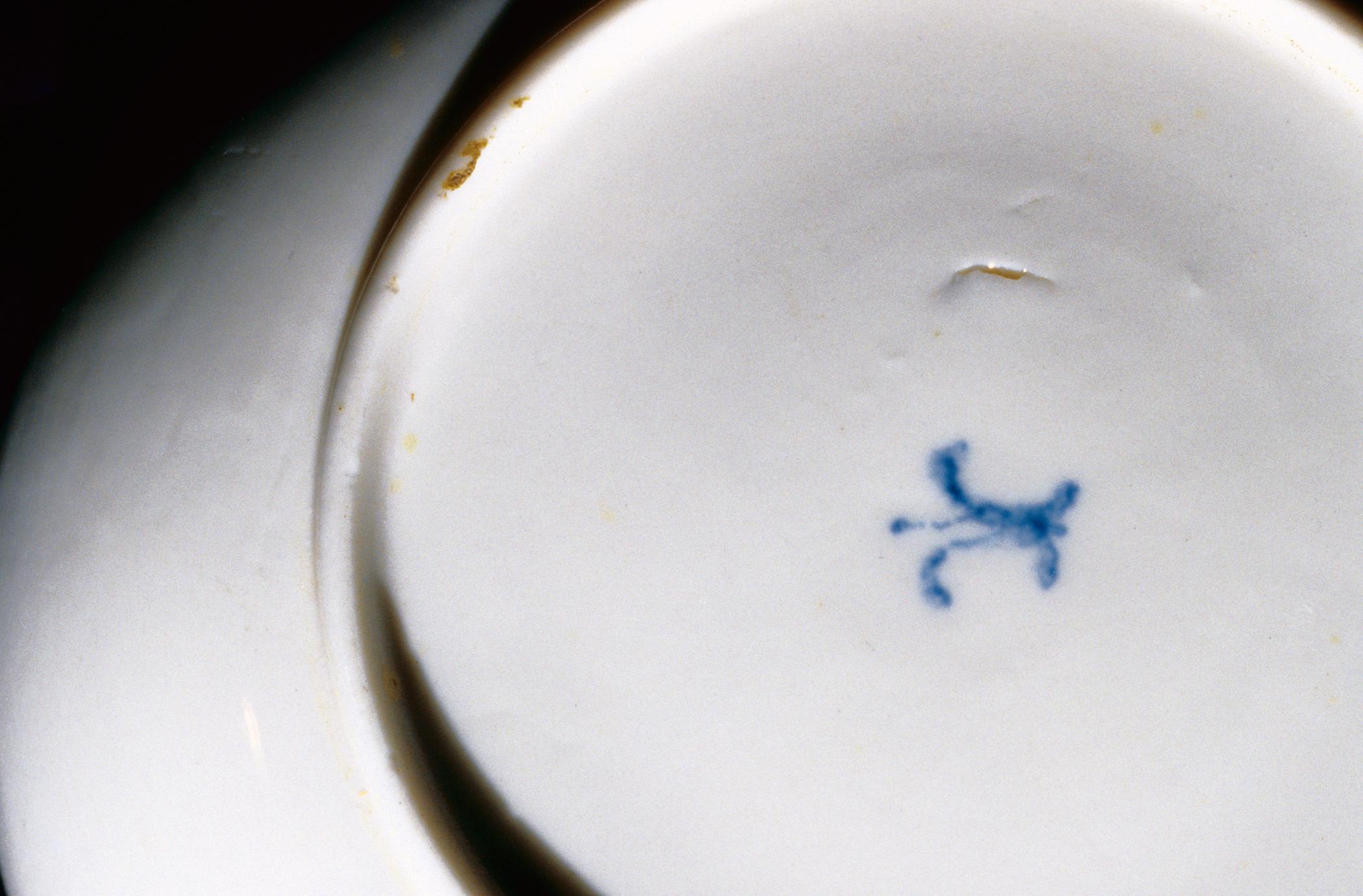 1996.0004.033 A, B Soup bowl (detail)