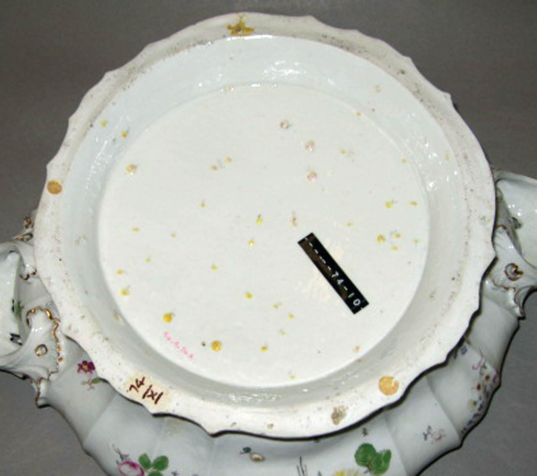 1996.0004.036 A Volkstedt porcelain tureen (underside)