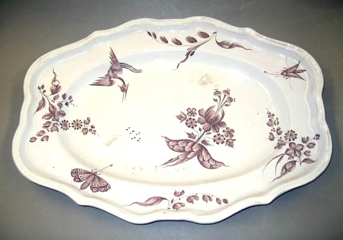 1996.0004.037 C Hunerwadel faience tureen stand