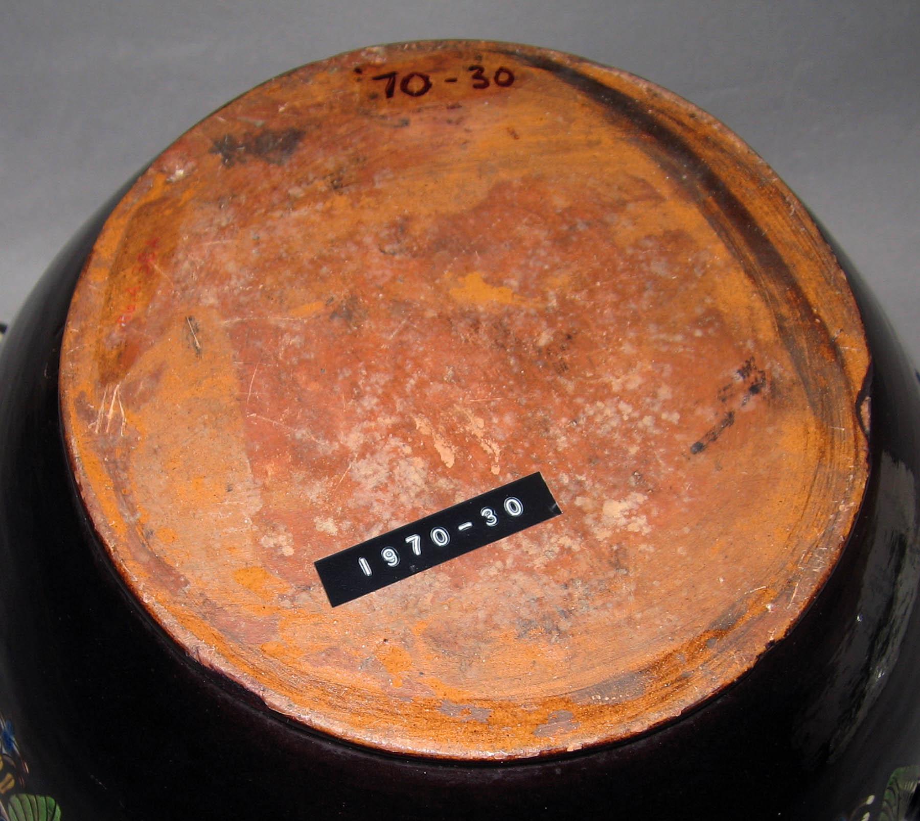 1996.0004.038 A, B Slipware tureen (underside)