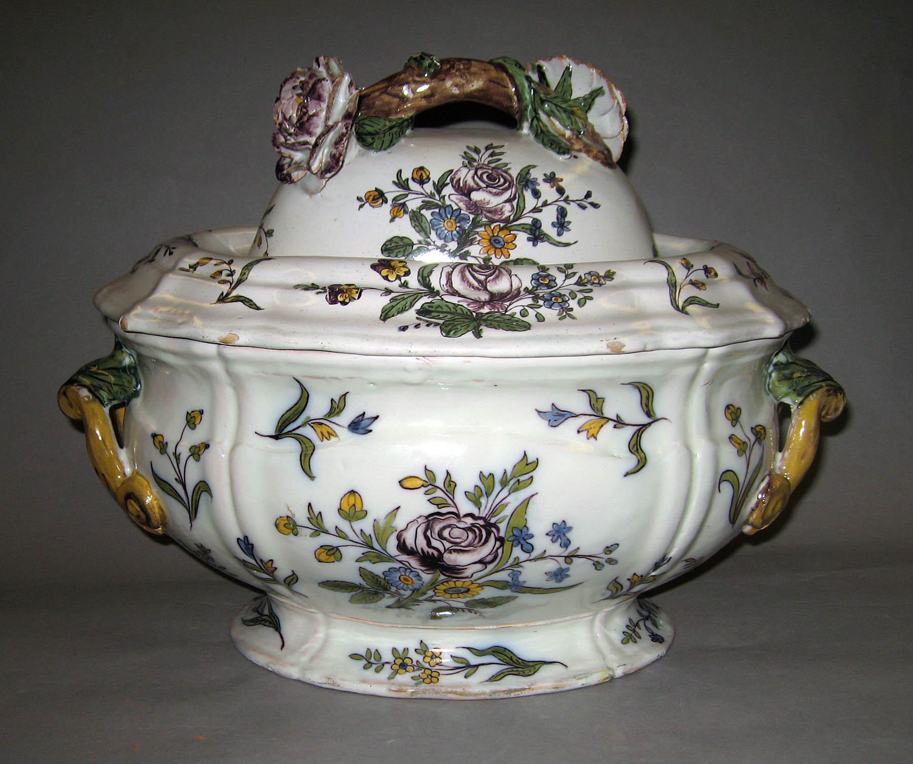 1996.0004.039 A, B Faience tureen