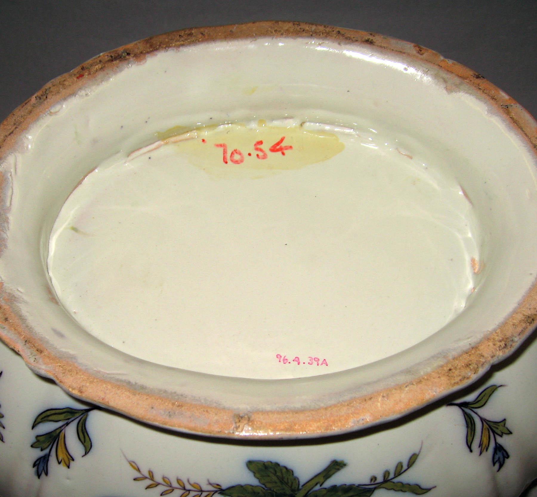 1996.0004.039 A, B Faience tureen (underside)