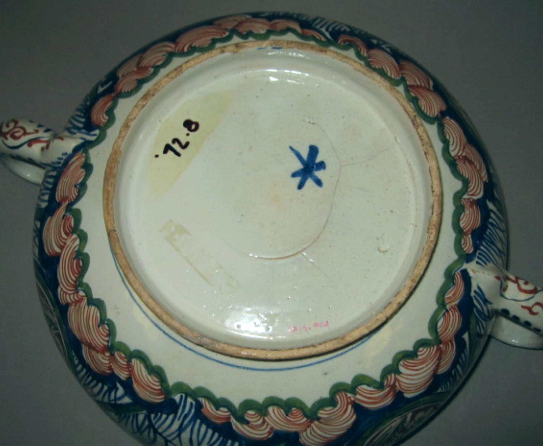 1996.0004.040 A Tin-glazed earthenware tureen (underside)