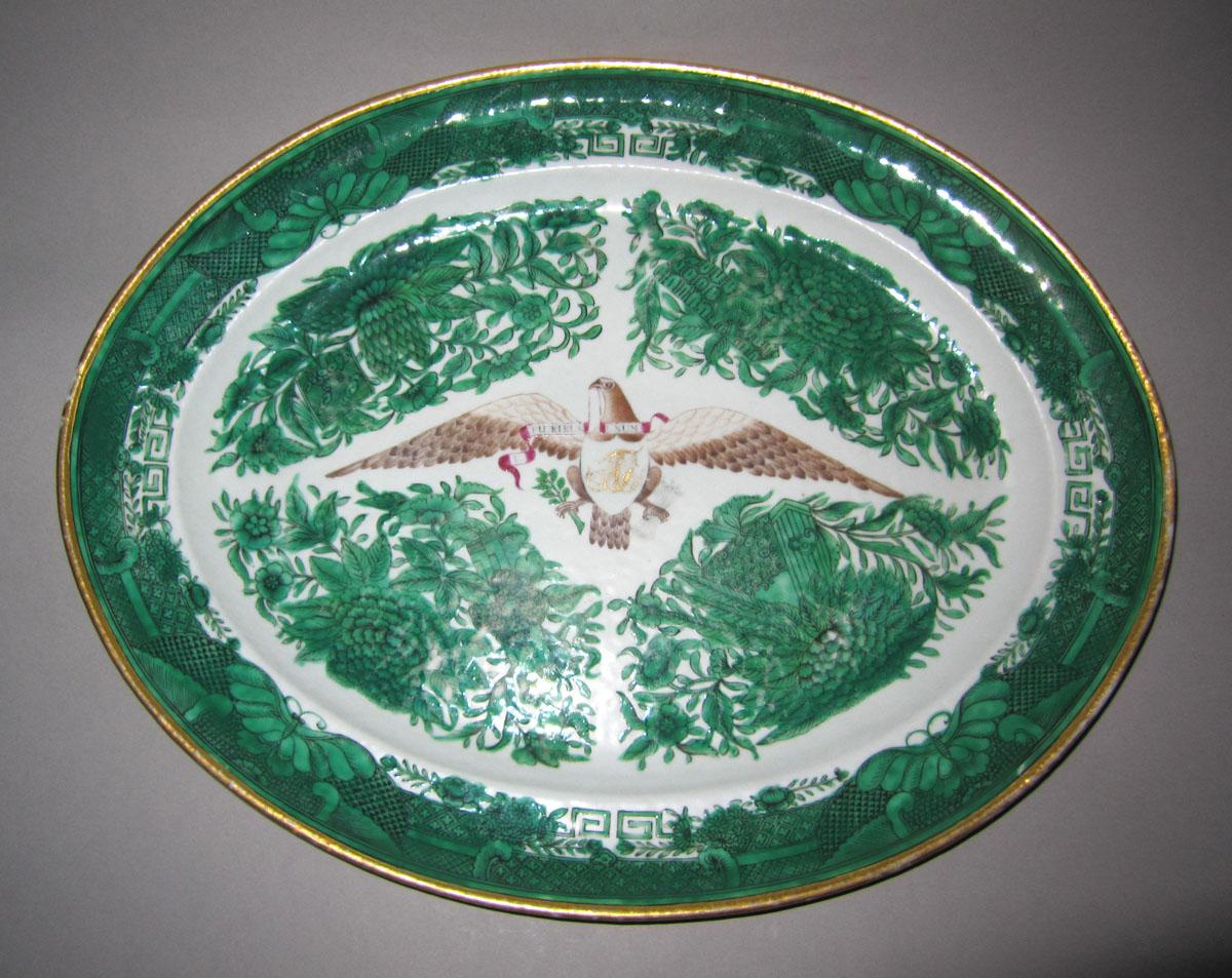 1996.0004.045 Porcelain tureen stand