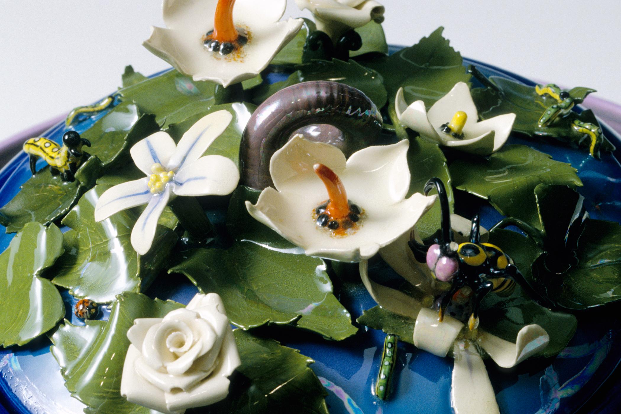 1996.0004.052 A-C Tureen cover (detail)