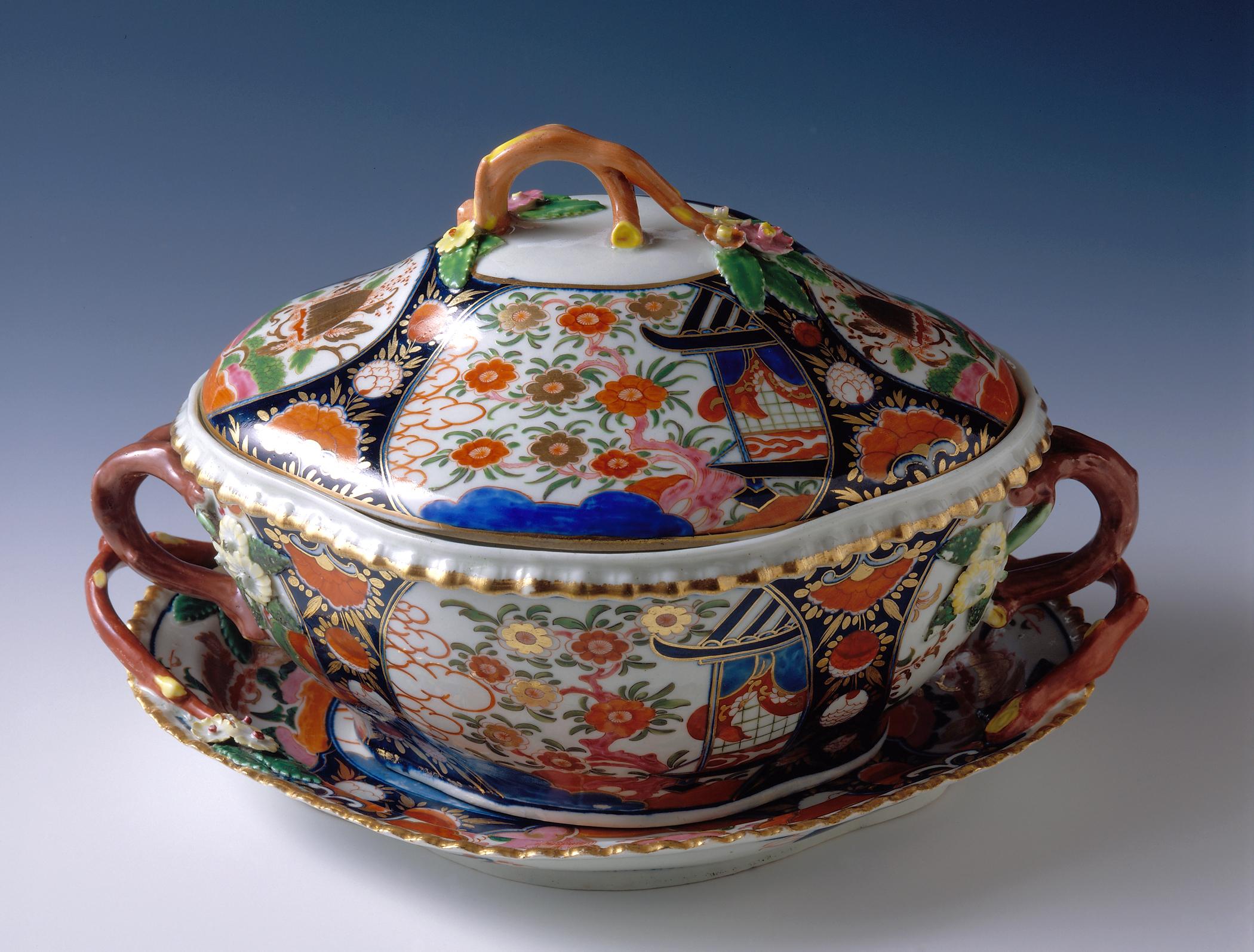 1996.0004.079 A-C Tureen, cover, and stand