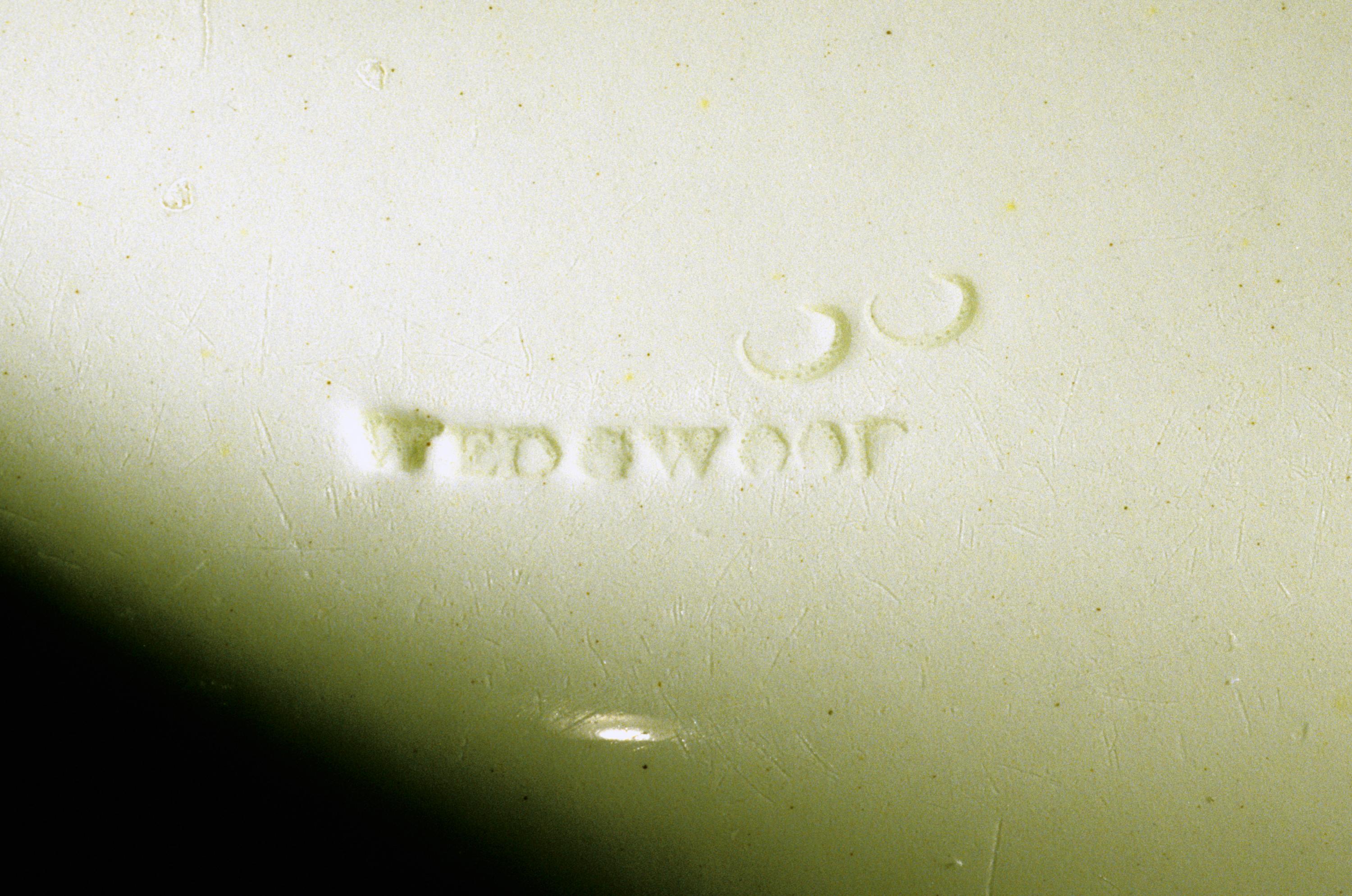 1996.0004.087.001 Soup plate (detail)