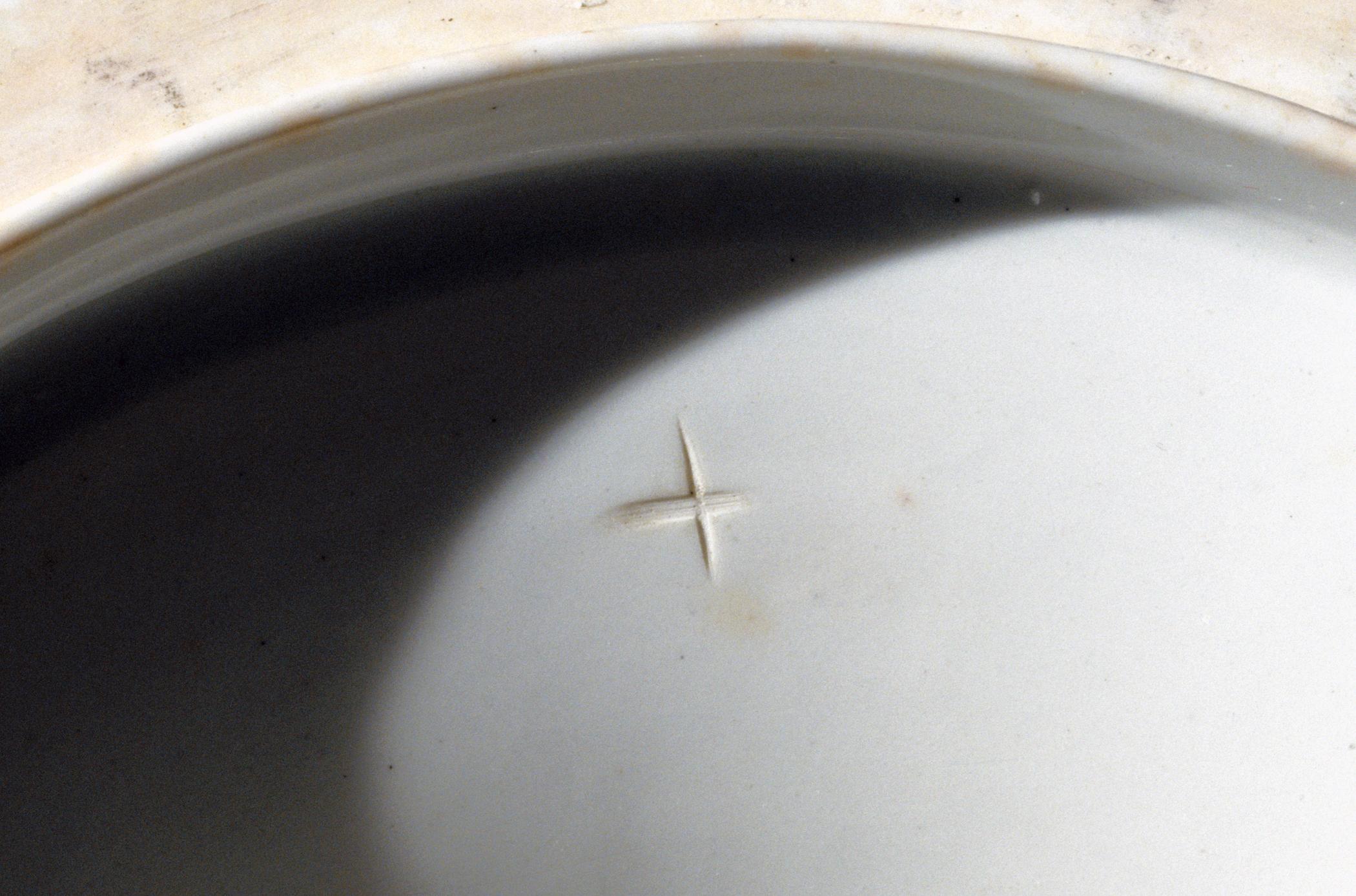 1996.0004.095 A, B Tureen (detail 1)