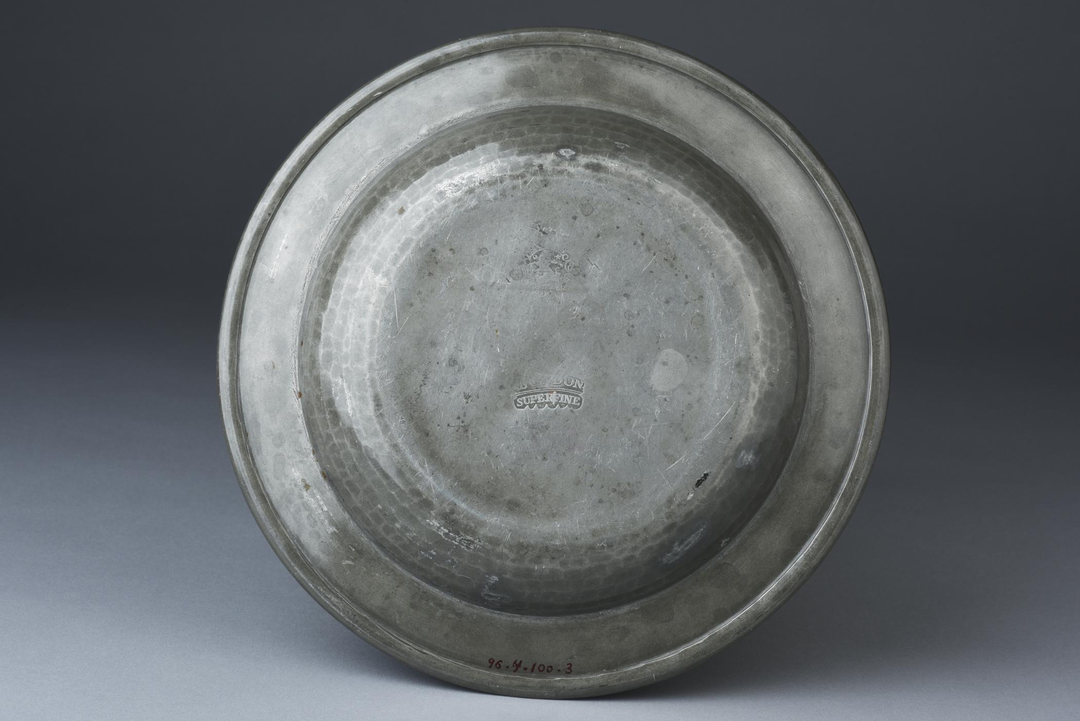 1996.0004.100.003 Plate or bowl, view 2, reverse
