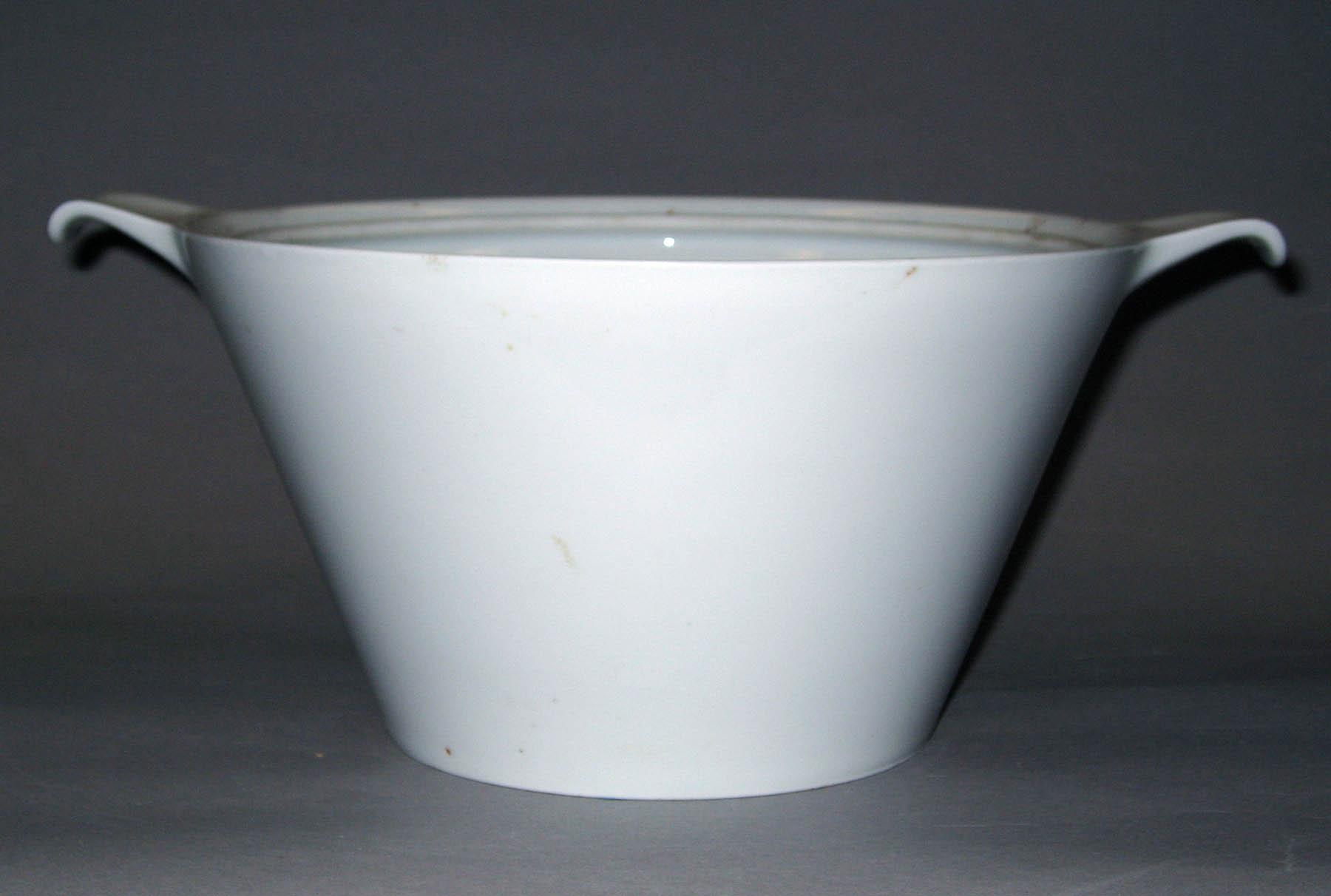1996.0004.109 Schonwald porcelain tureen