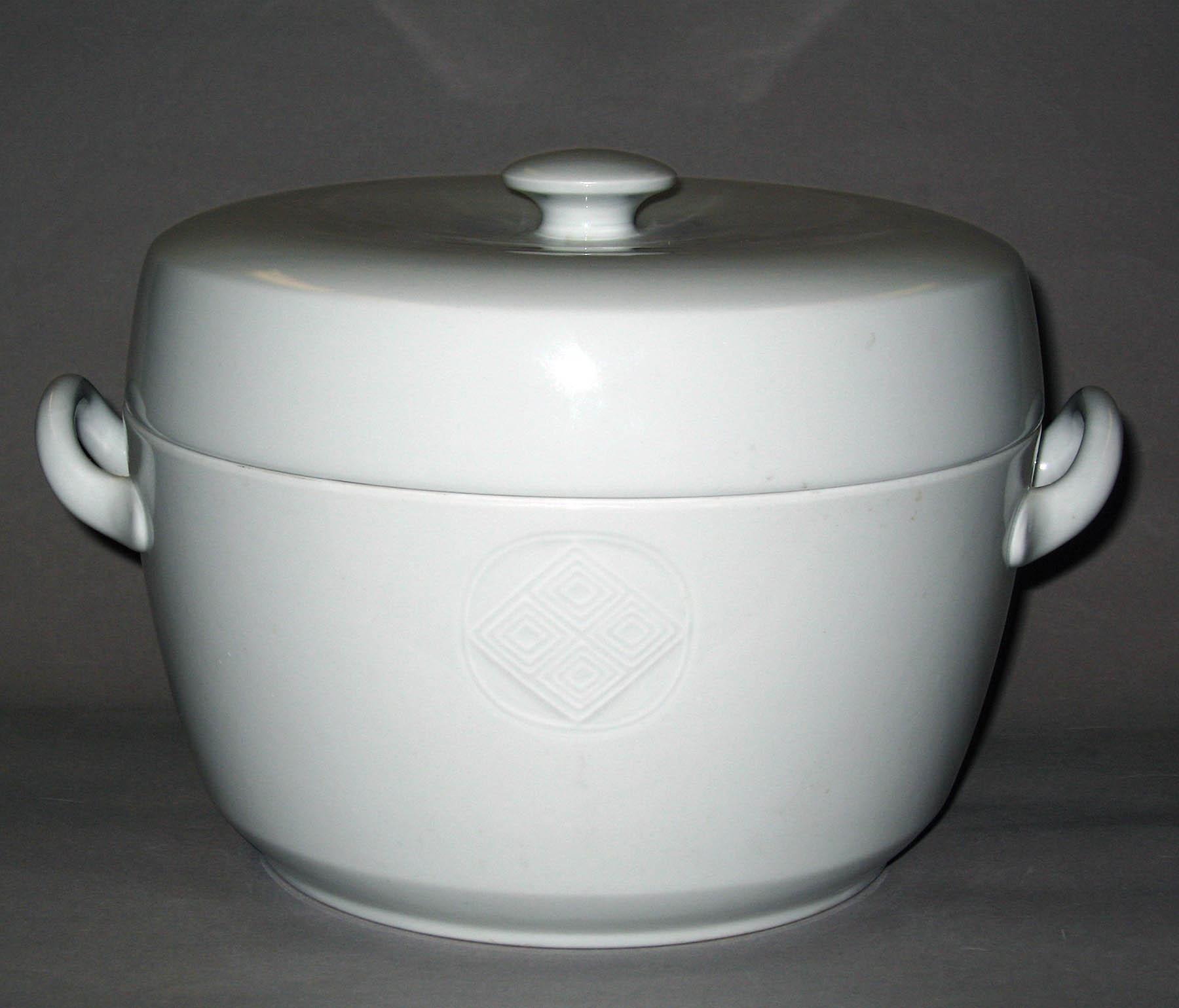 1996.0004.111 A, B Royal Copenhagen porcelain tureen