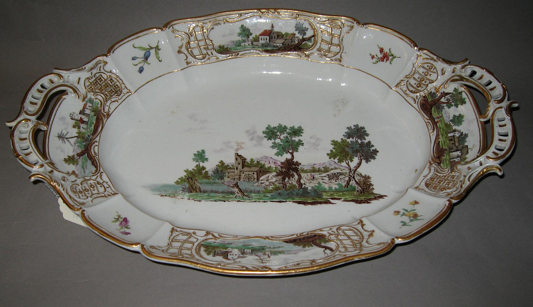 1996.0004.123 C Tureen stand
