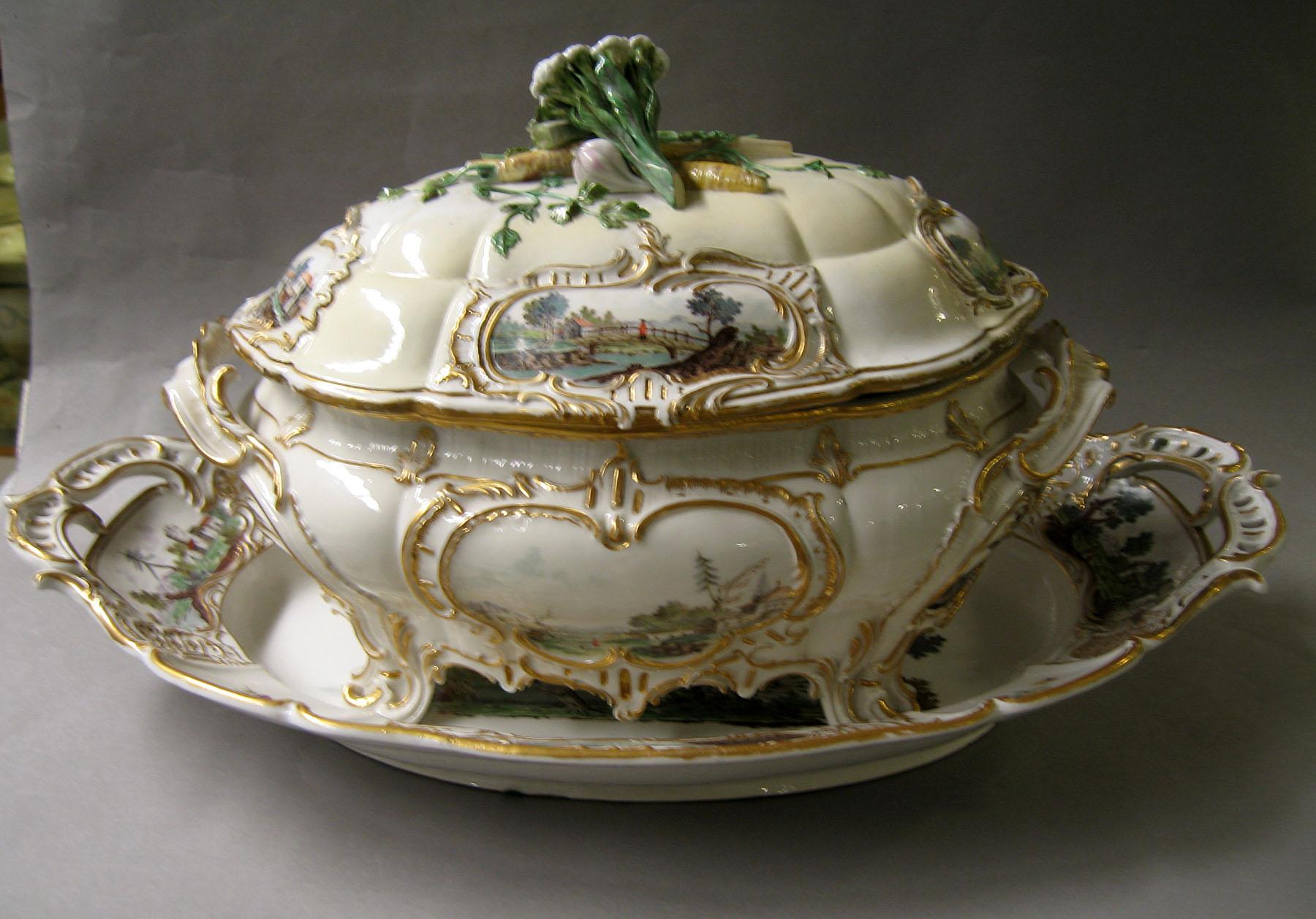 1996.0004.123 A-C Tureen, cover, and stand