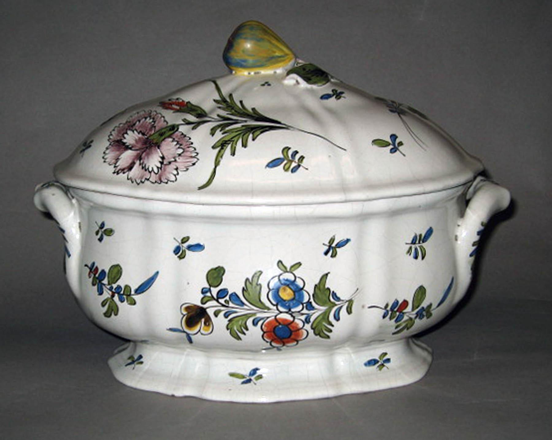 1996.0004.124 A, B Tin-glazed earthenware tureen