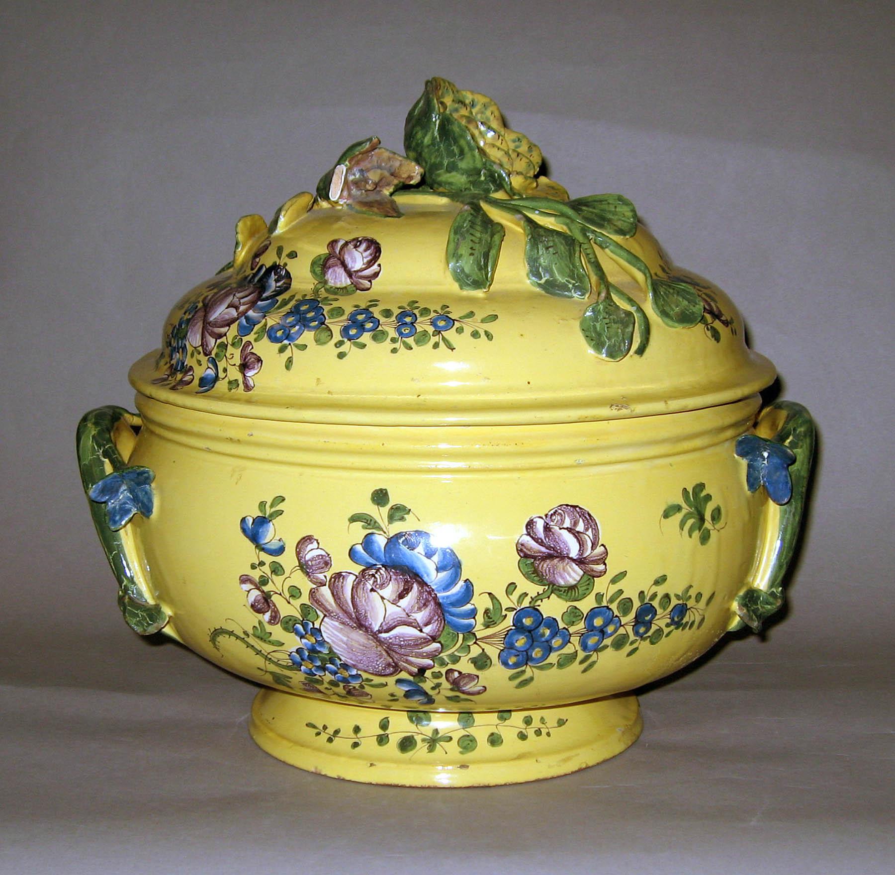 1996.0004.125 A, B Tin-glazed earthenware tureen