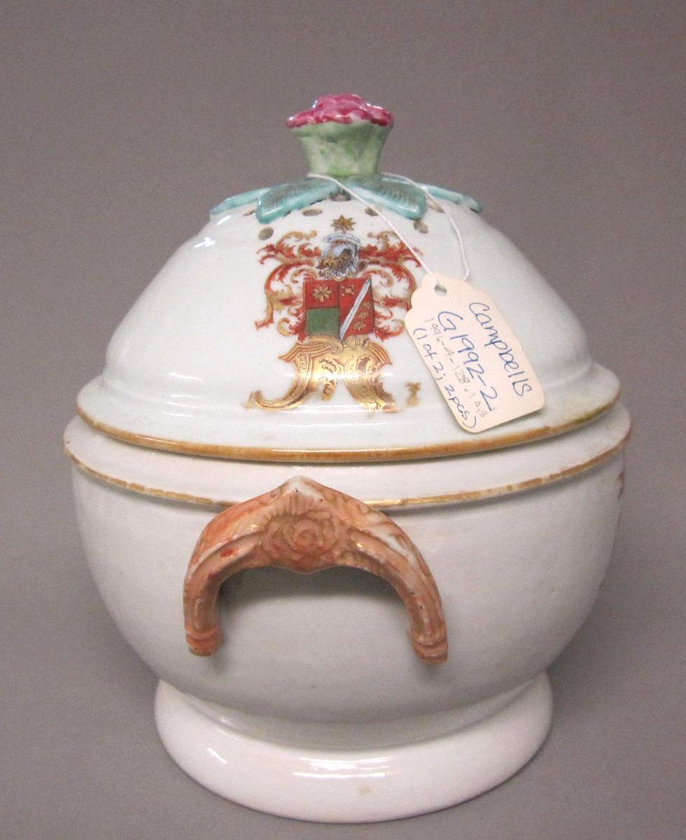 1996.0004.128.001 A,B Porcelain tureen handle
