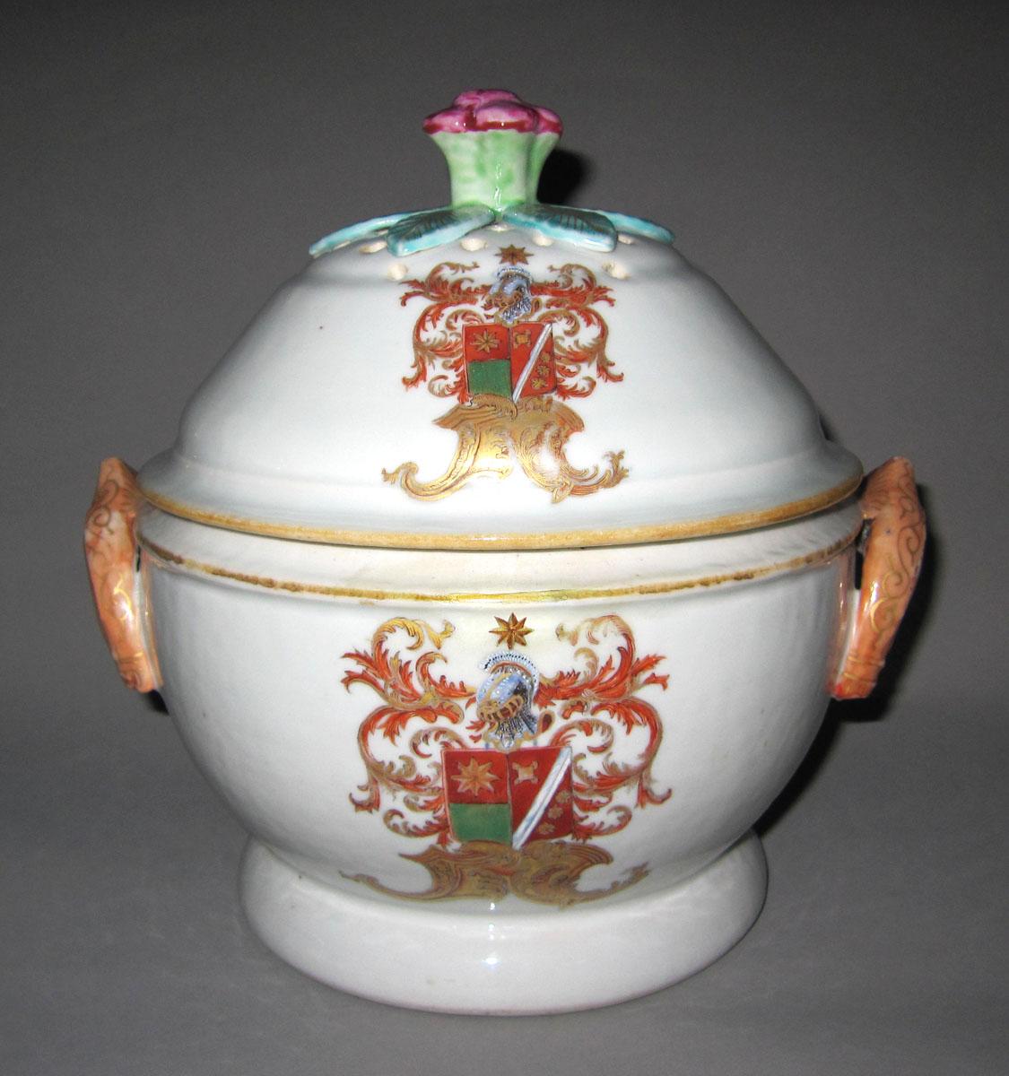 1996.0004.128.002 A,B Porcelain tureen