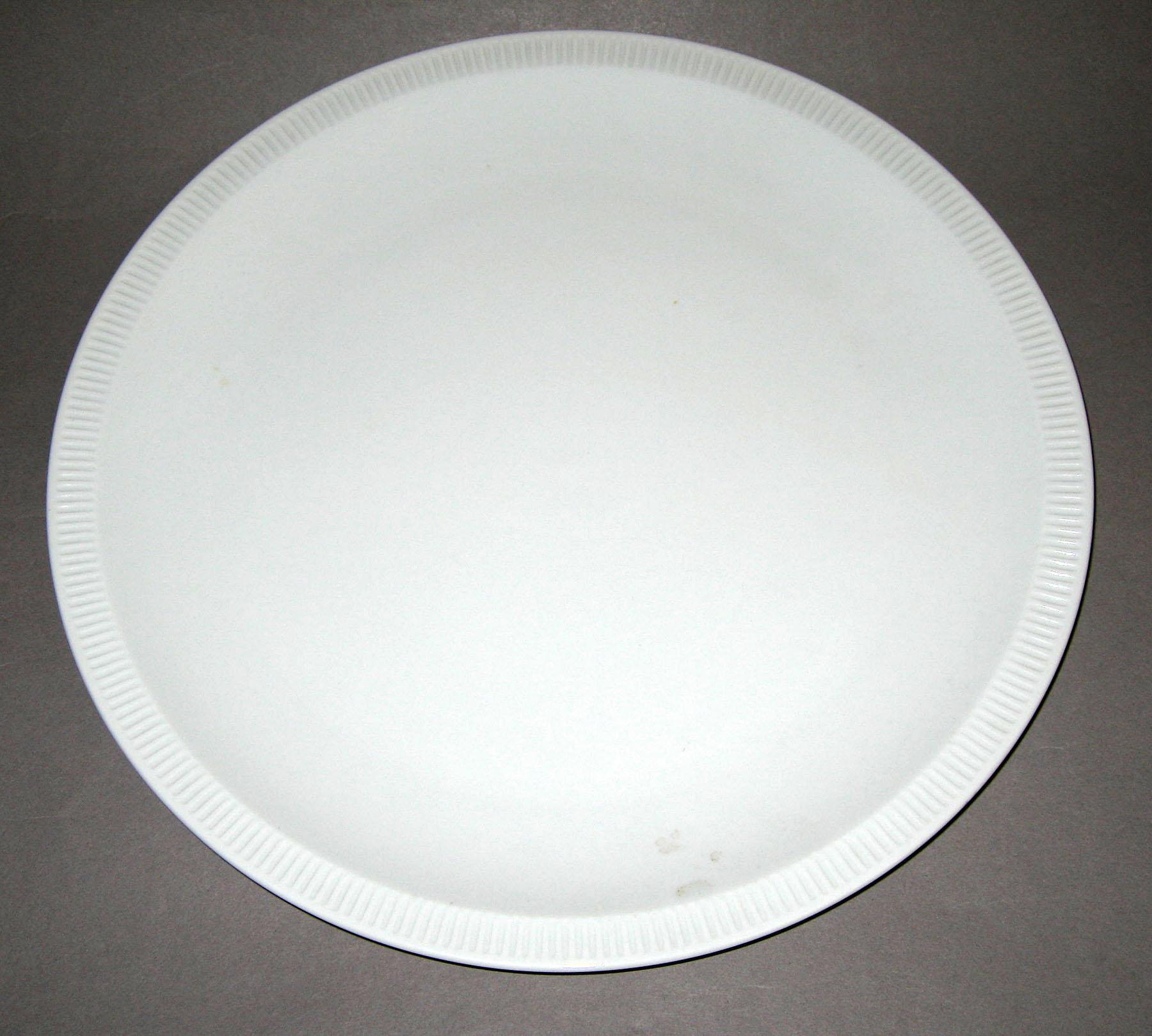 1996.0004.132.002 Dinner plate