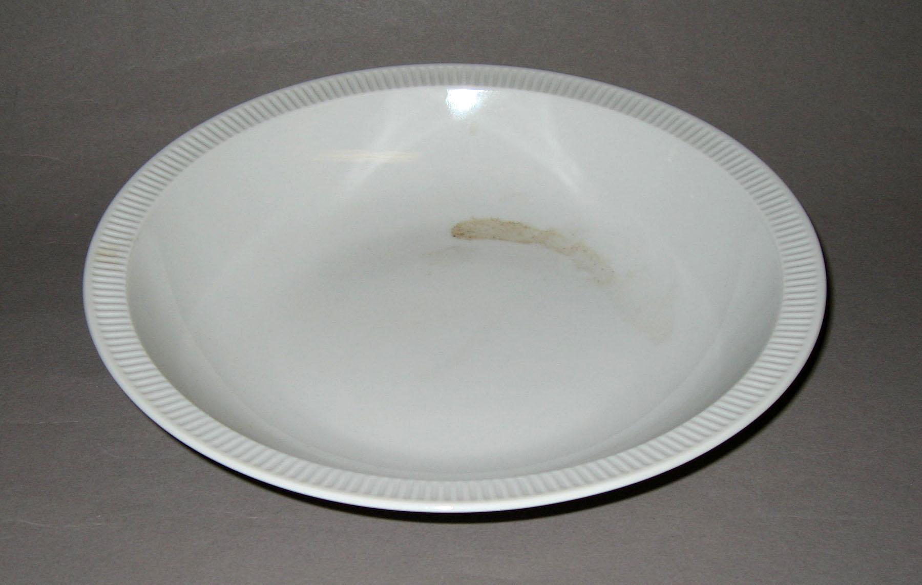 1996.0004.132.003 Soup plate