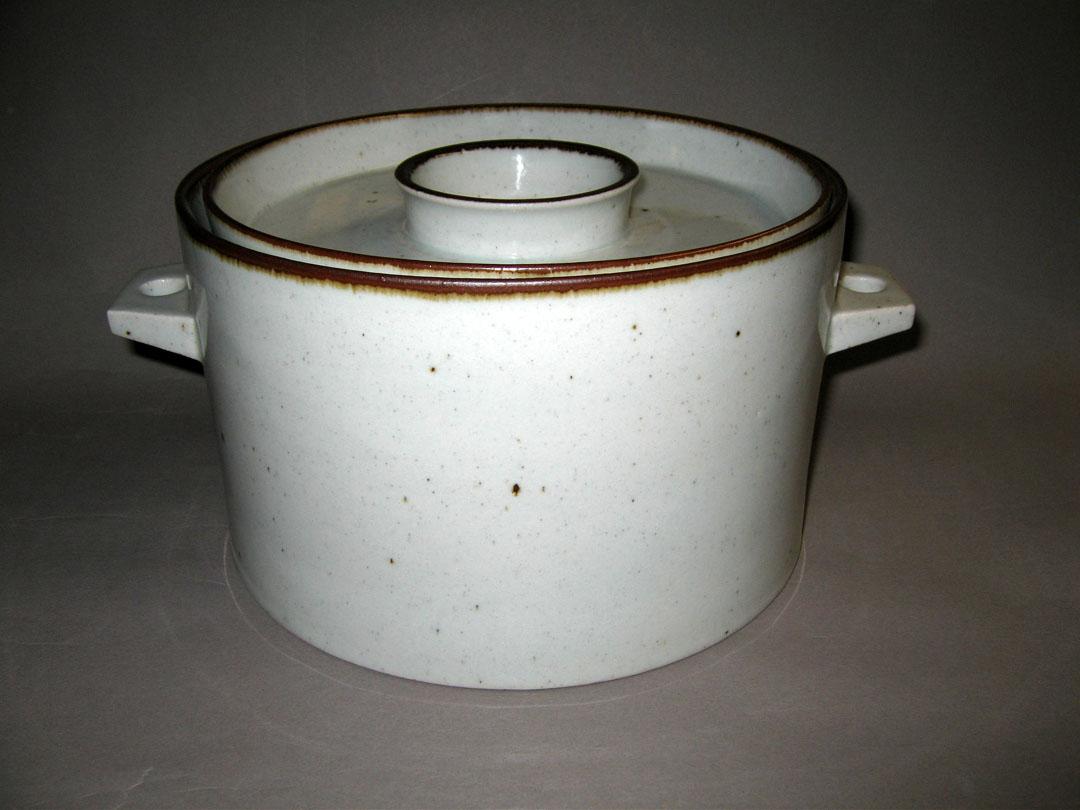 1996.0004.135 A, B Tureen
