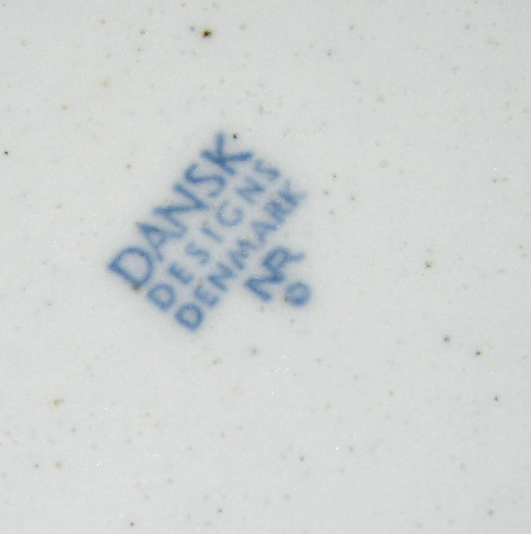 1996.0004.135 A, B Tureen (mark)
