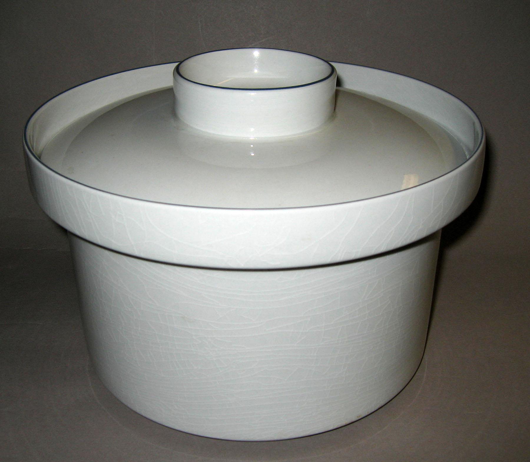 1996.0004.138 Tureen
