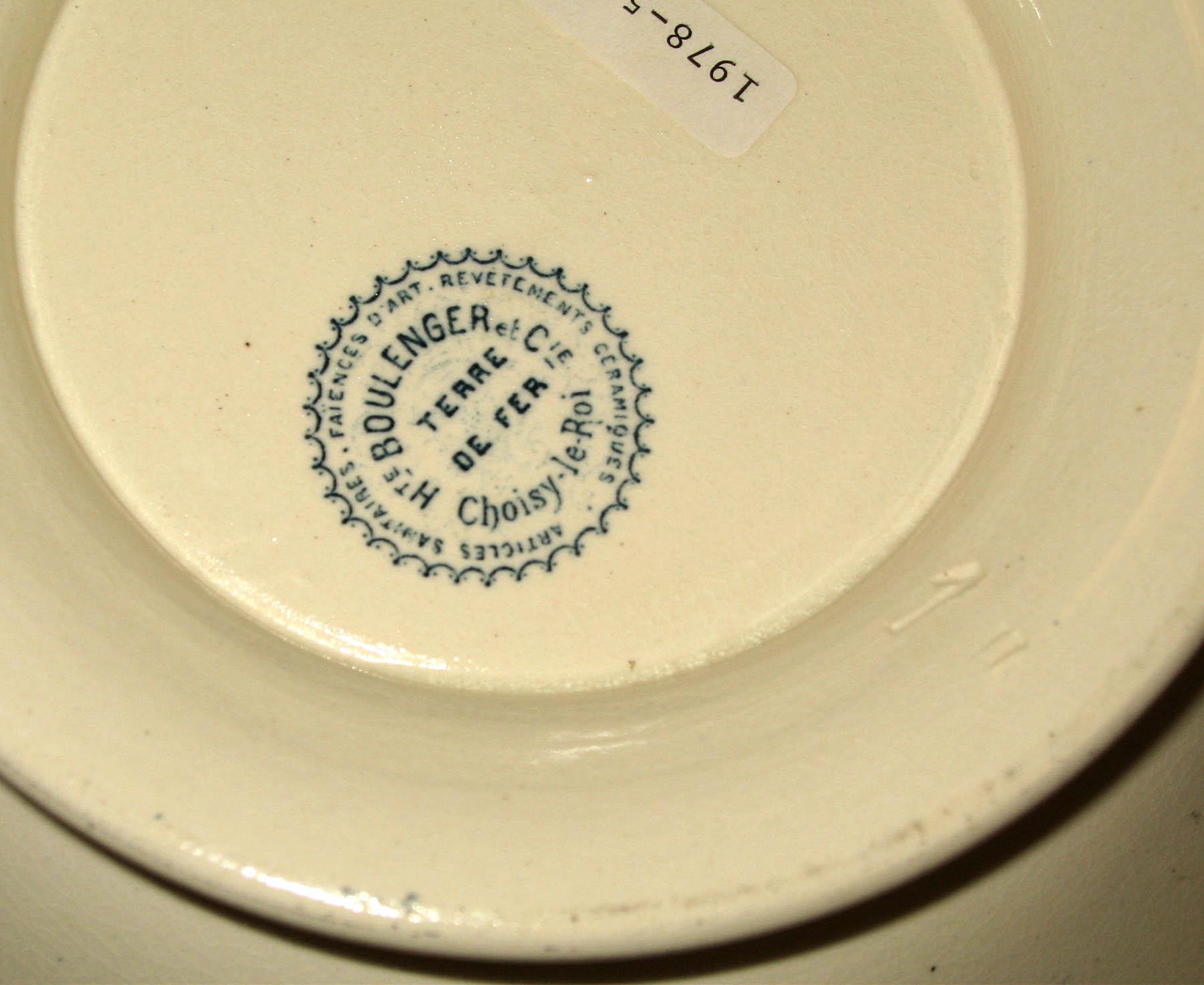 1996.0004.143 A, B Choisy-le-roi creamware tureen (underside)