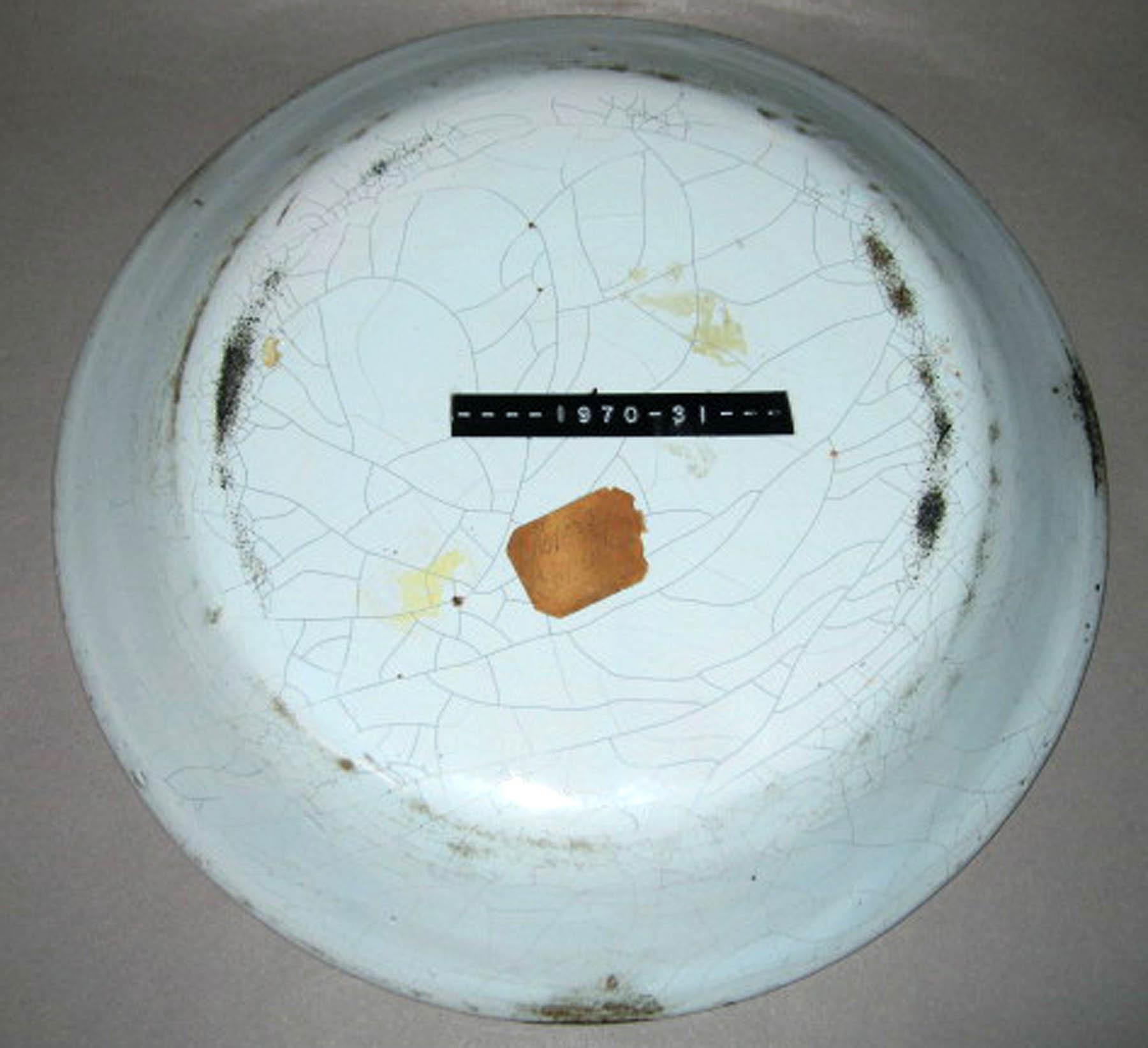 1996.0004.146 Nevers faience soup plate (underside)