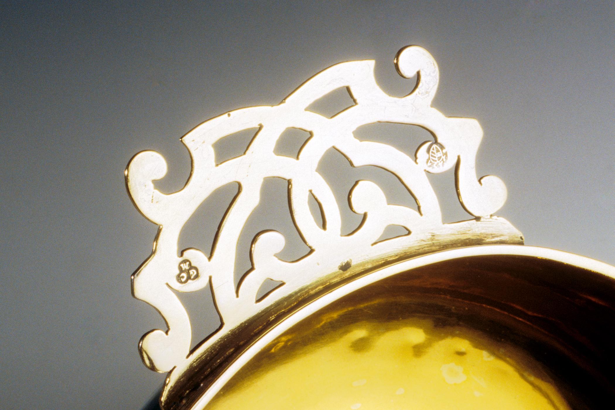 1996.0004.147 A, B Porringer (detail)
