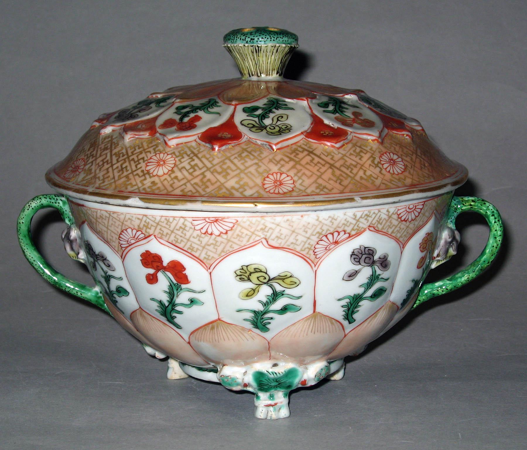 1996.0004.153 A, B Porcelain covered bowl