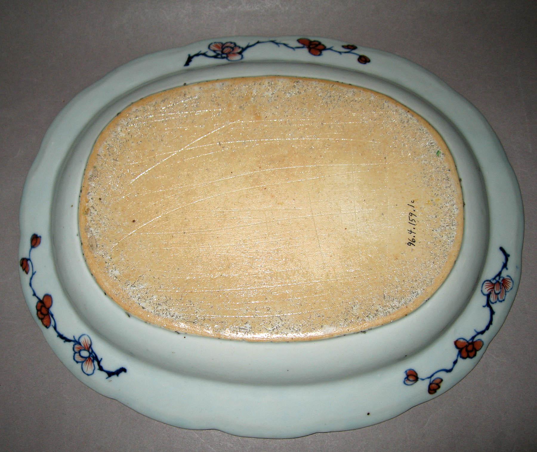 1996.0004.159.001 C Porcelain tureen stand (underside)