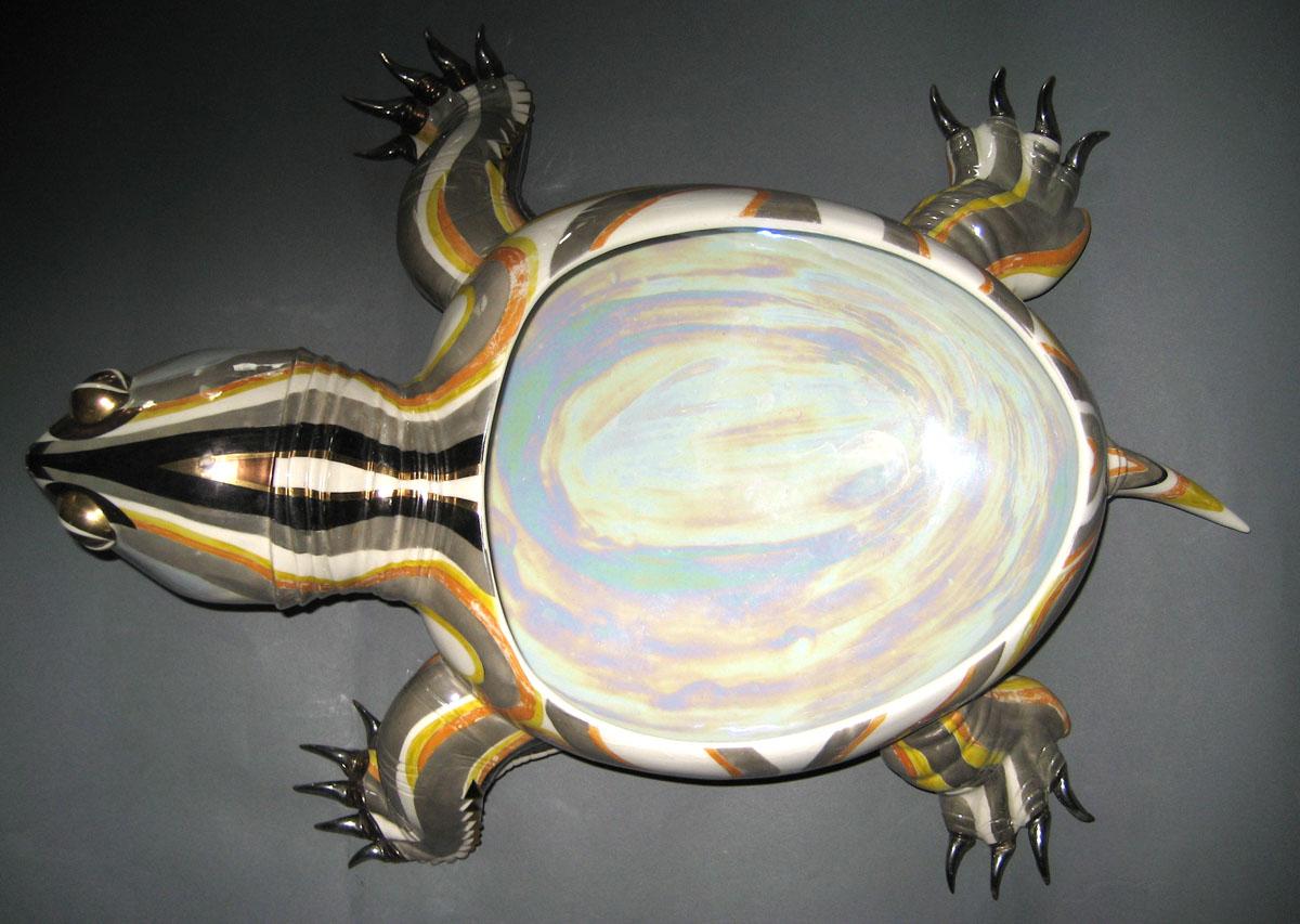 1996.0004.160 A, B Porcelain Tureen interior