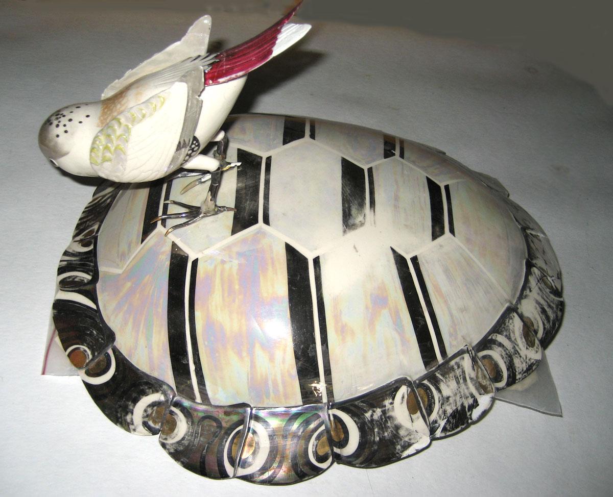 1996.0004.160 A, B Porcelain Tureen lid side 2