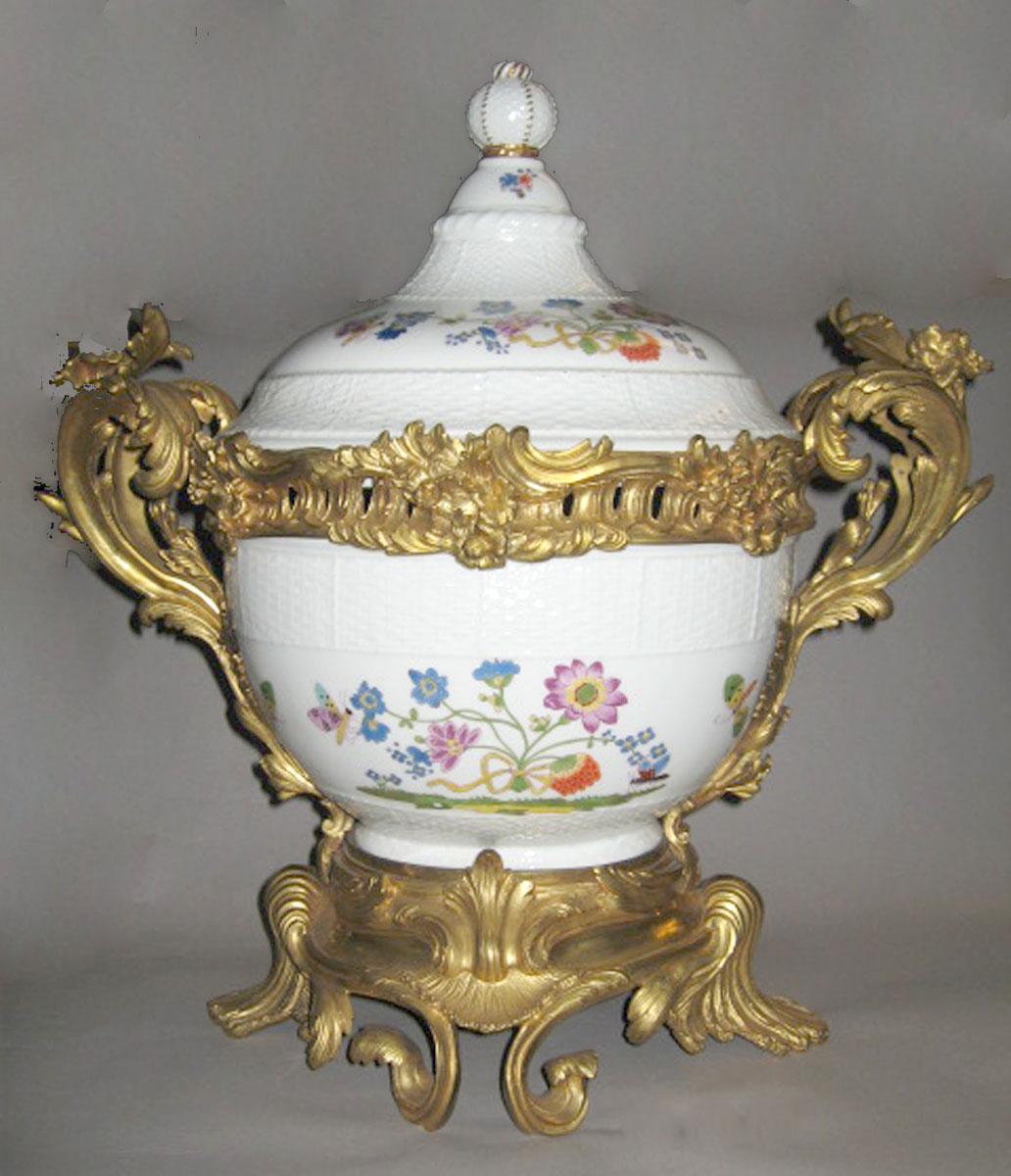 1996.0004.163 Tureen with gilt metal mounts