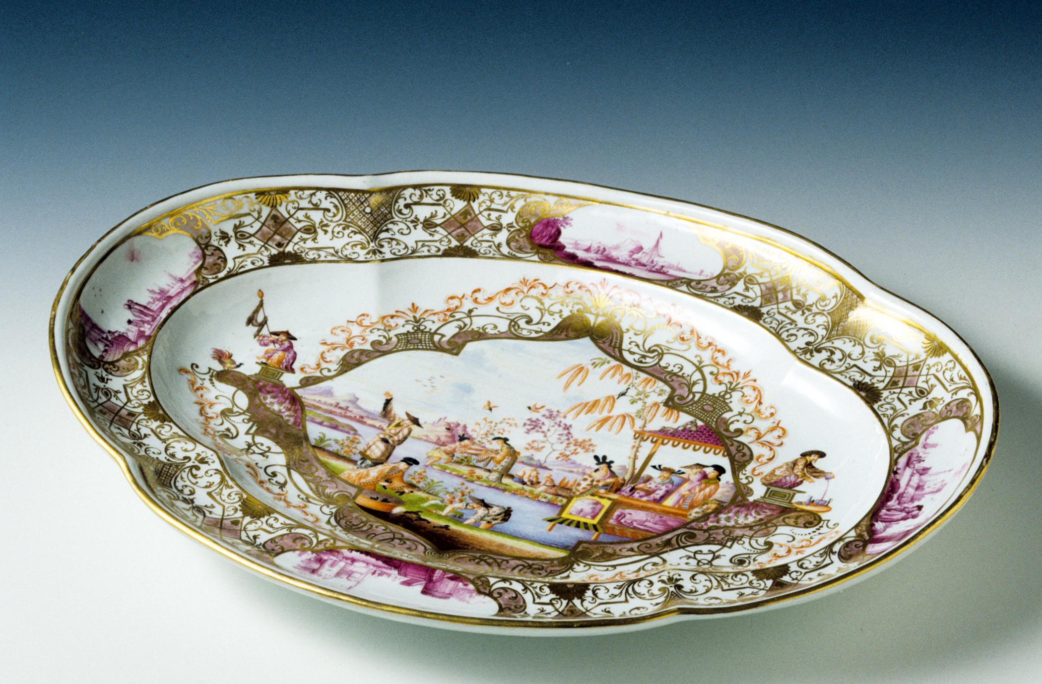 1996.0004.164 C Tureen stand