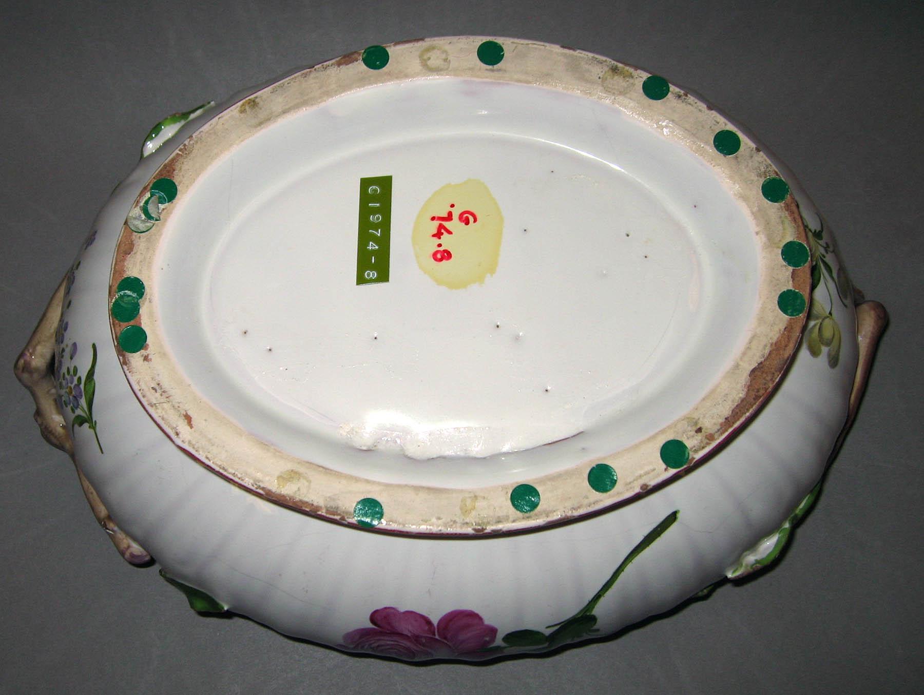 1996.0004.175 A, B Tin-glazed earthenware tureen (underside)