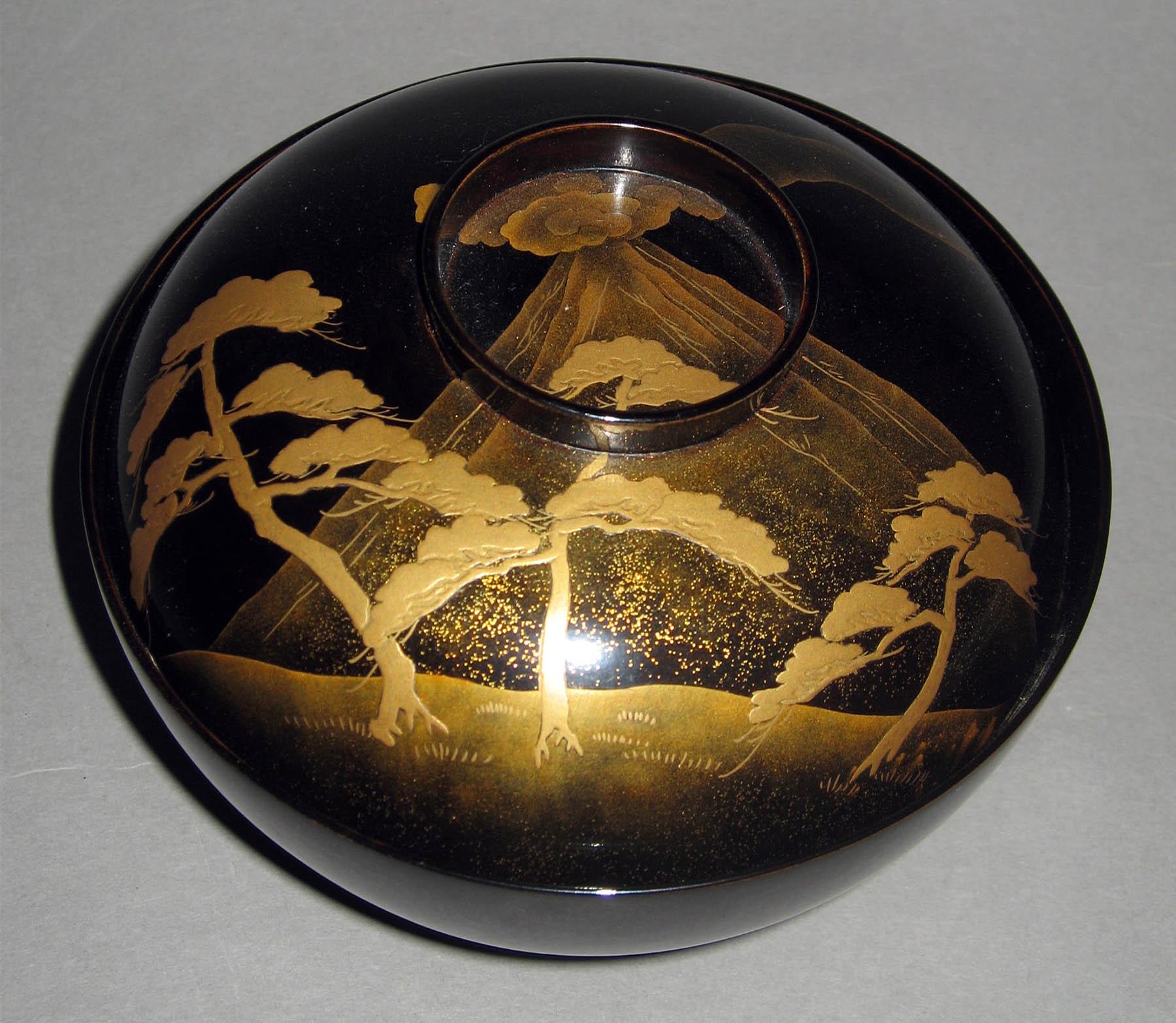 1996.0004.178.007 A- C Japanese lacquer covered bowl