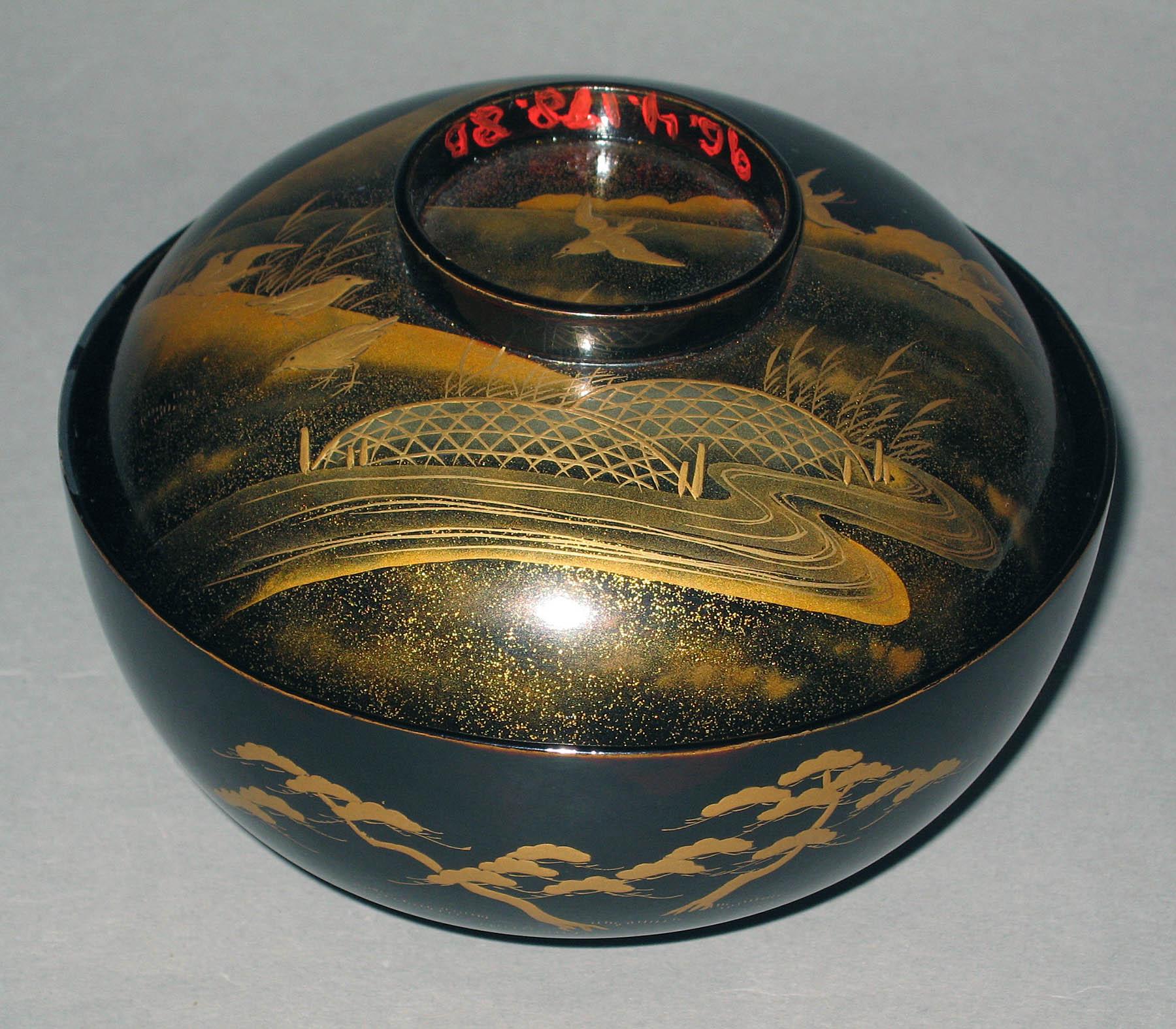 1996.0004.178.008 A, B Japanese lacquer covered bowl