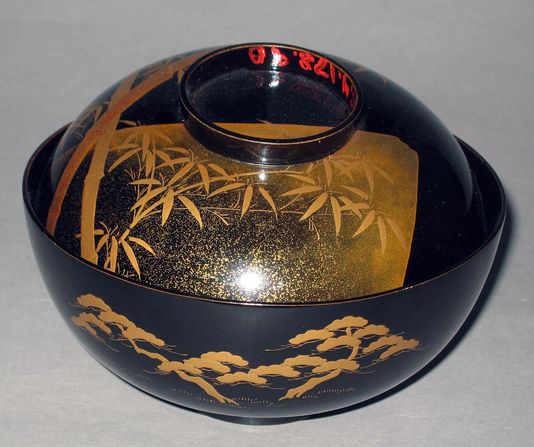 1996.0004.178.009 A, B Japanese lacquer covered bowl