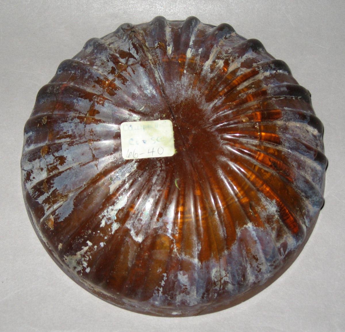1996.0004.180 Glass bowl (bottom)