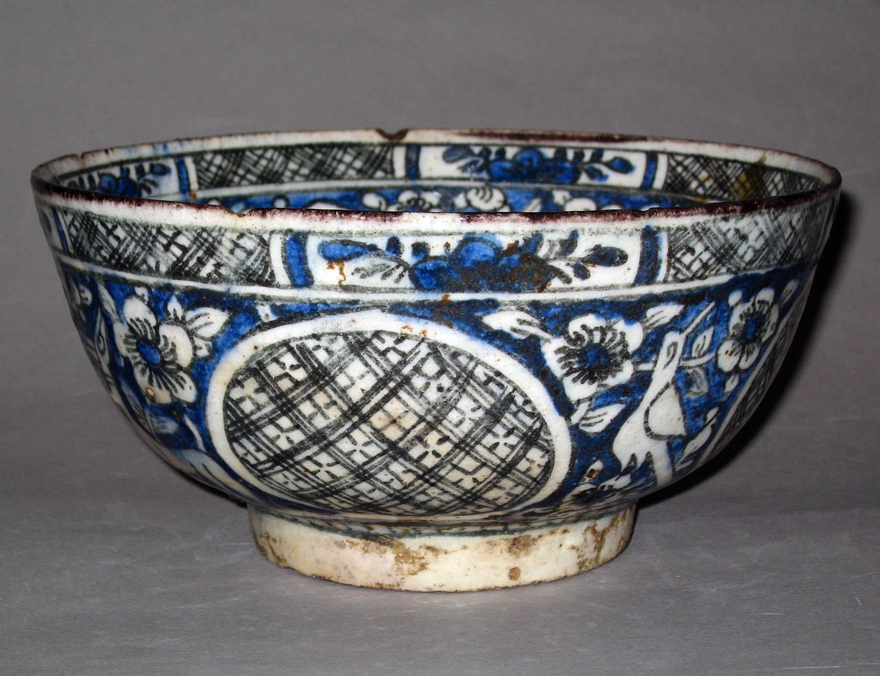 1996.0004.184 Tin-glazed earthenware bowl