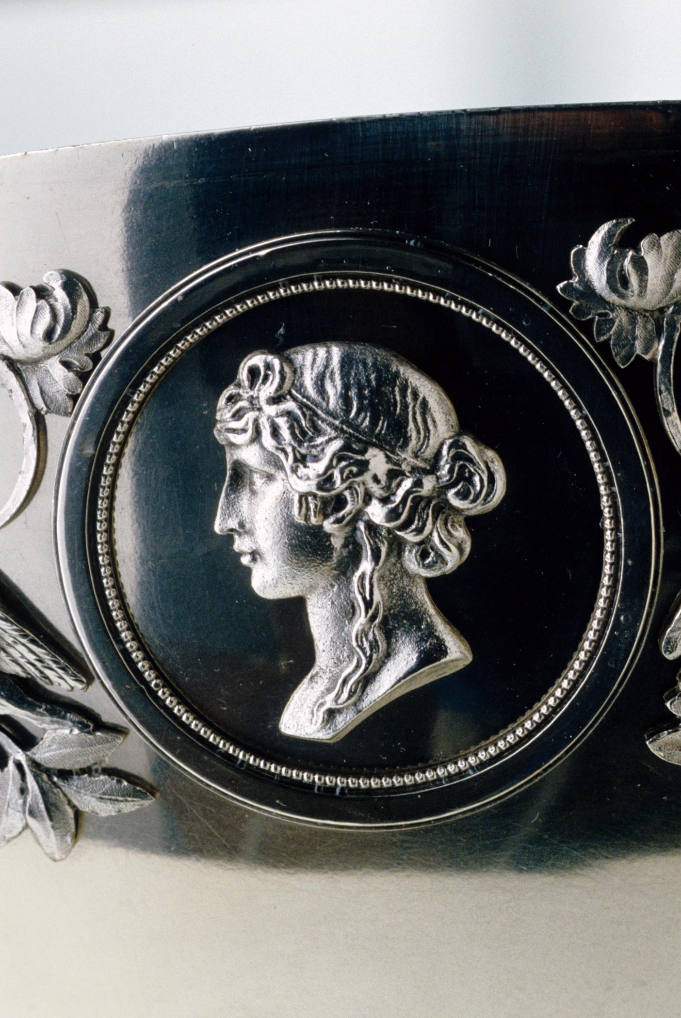 1996.0004.187 A-D Tureen (detail 1)