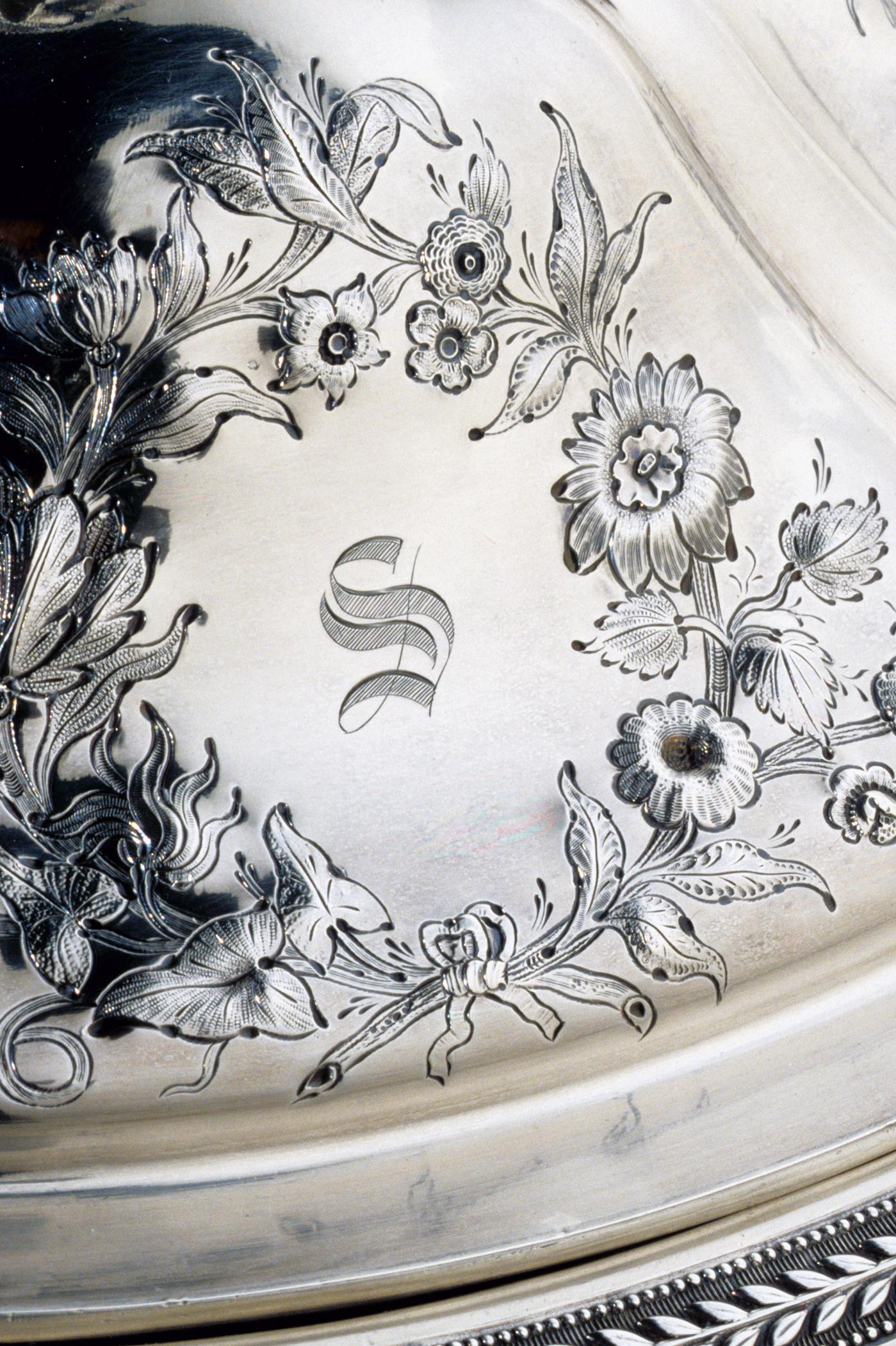 1996.0004.190 A, B Tureen (detail 1)