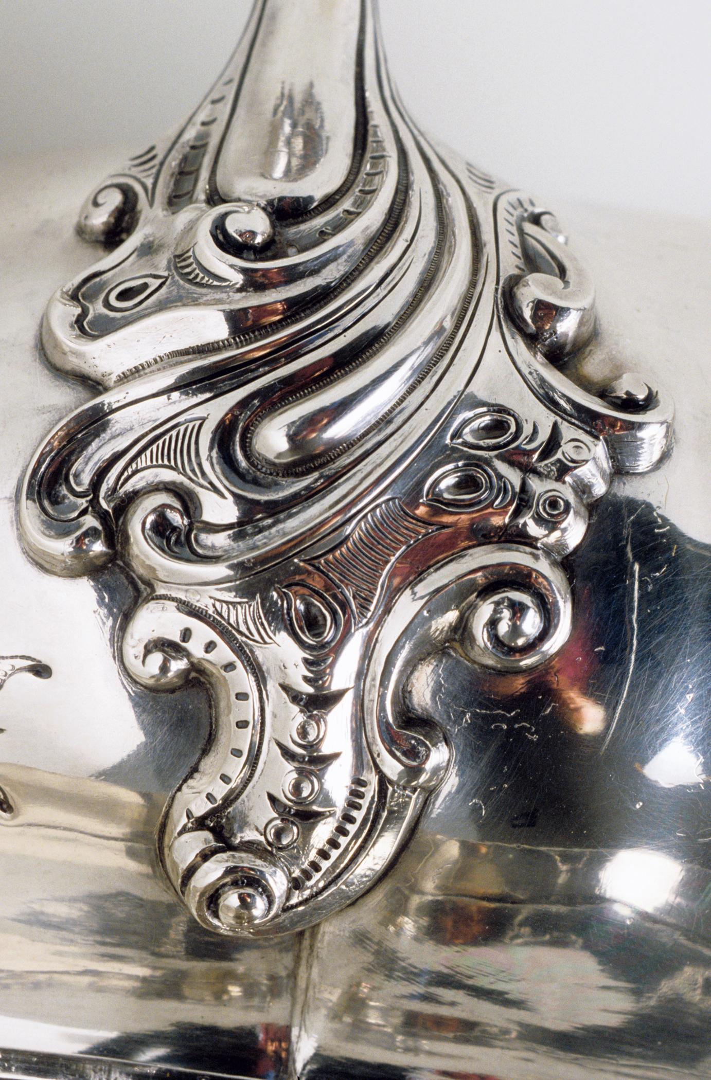 1996.0004.190 A, B Tureen (detail 3)